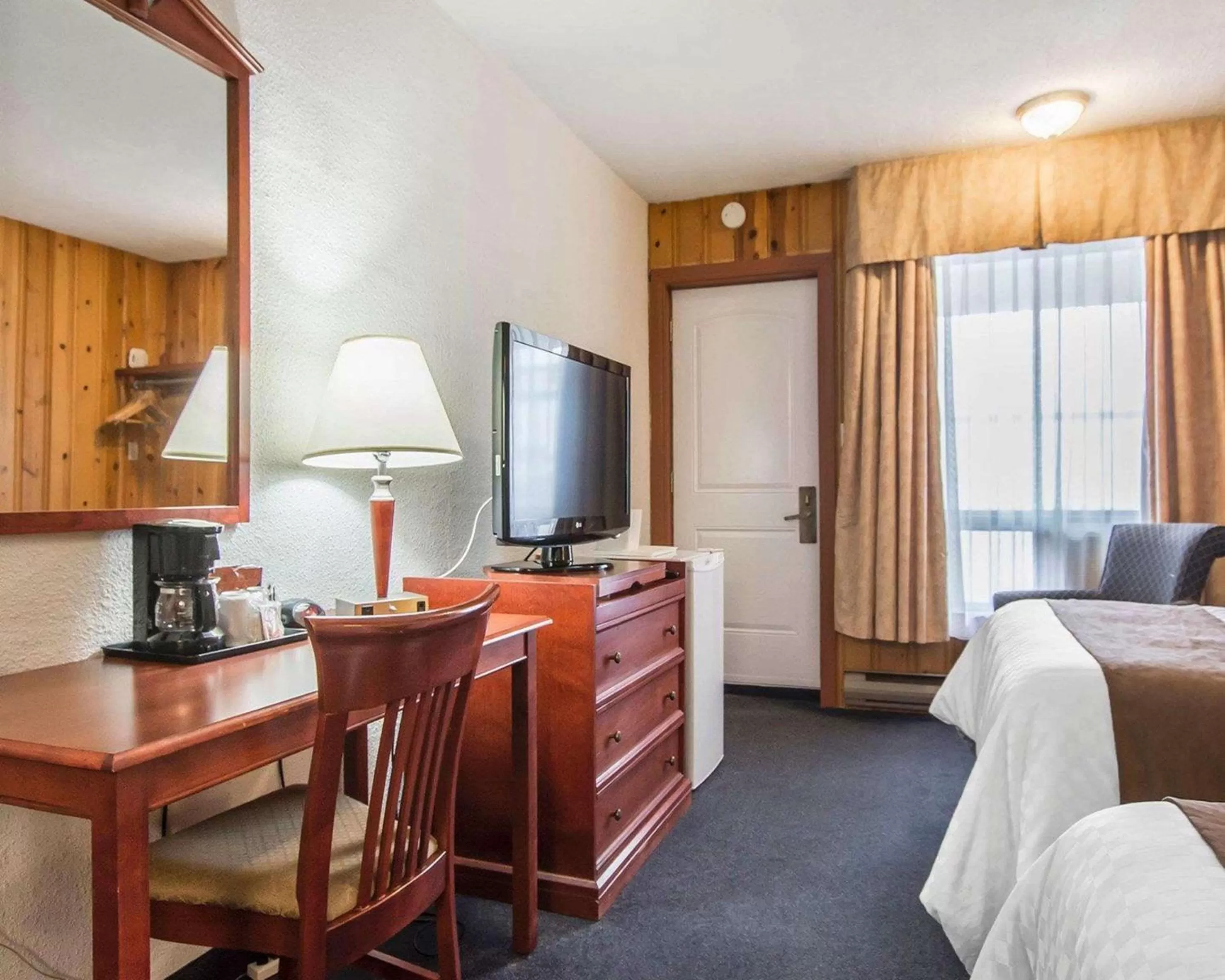 Photo of the whole room, Bed in Hotel Danube Bleu