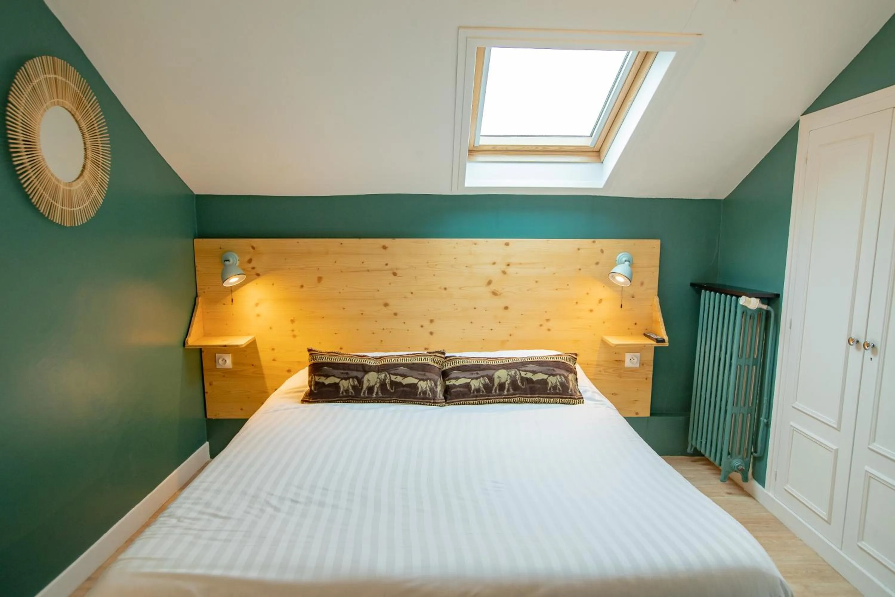 Bed in Hostellerie du Parc