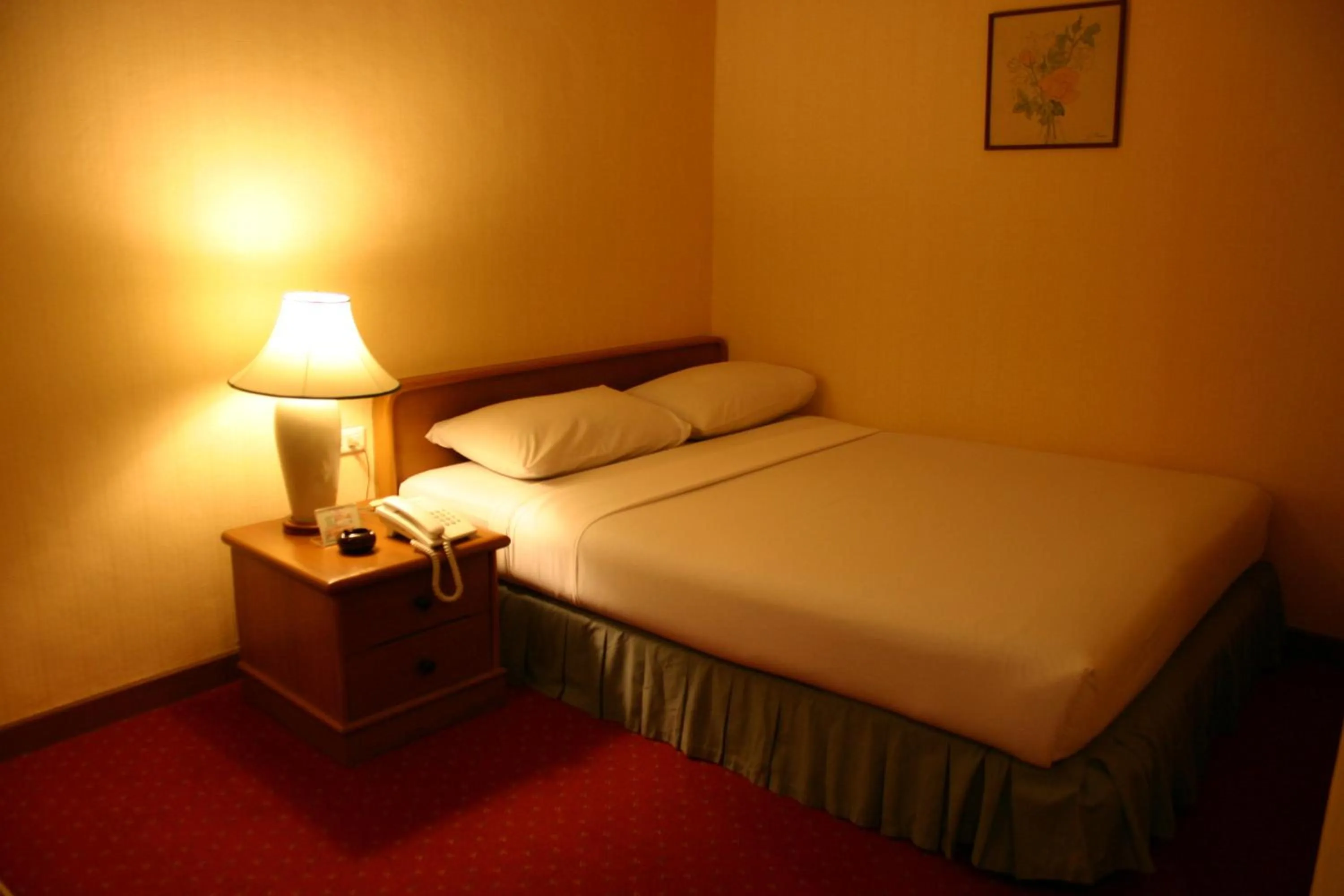 Bed in Wall Street Inn, Bangkok