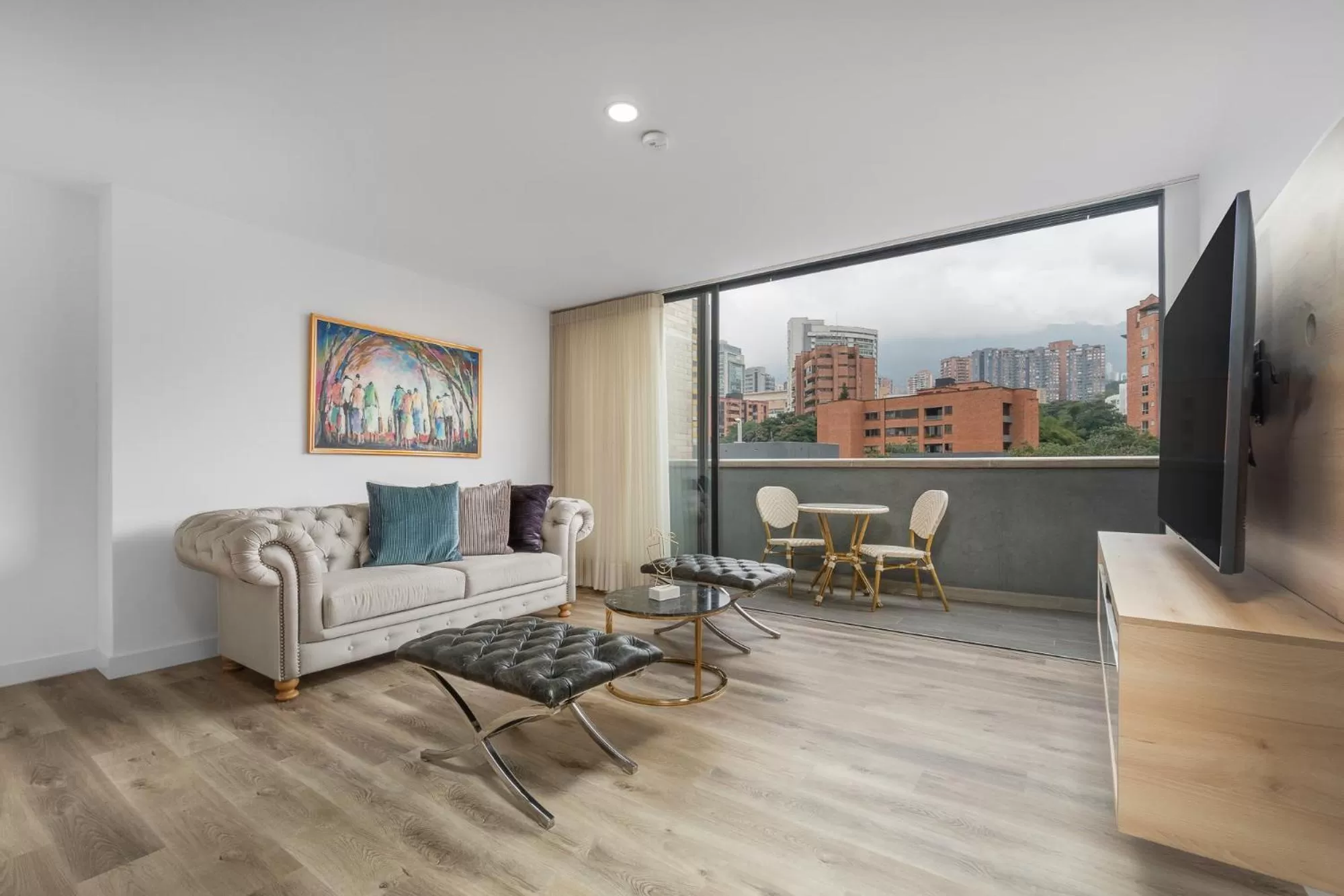 Living room in Apartamentos Go Living & Suites by HOUSY HOST