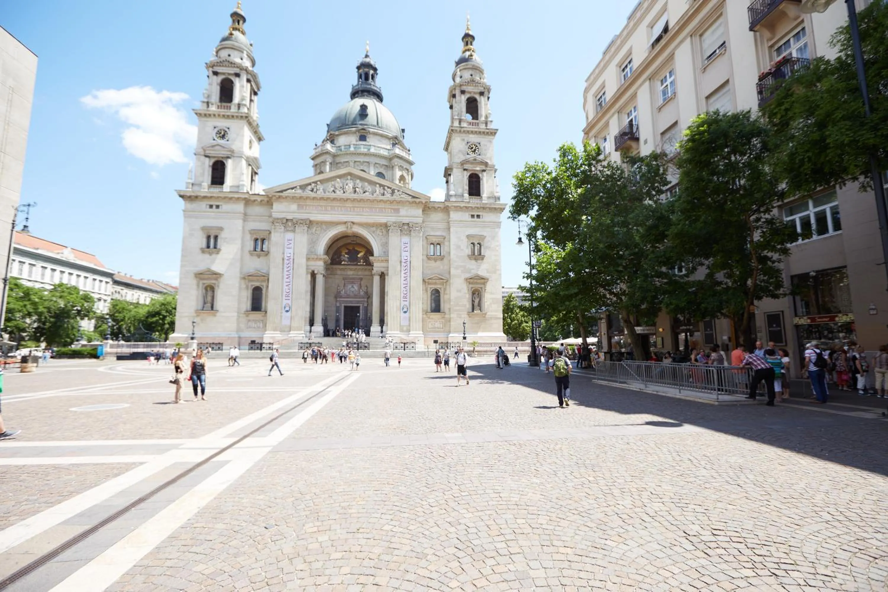 Nearby landmark in MGZN Basilica Rooms