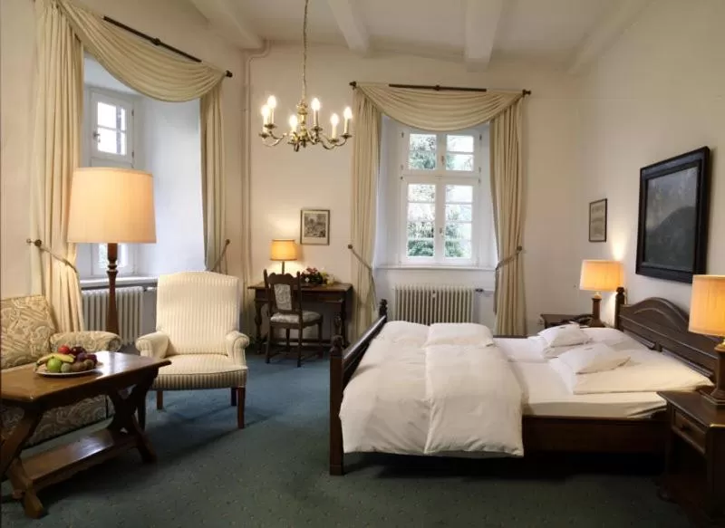 Photo of the whole room, Bed in Hotel und Restaurant Burg Schnellenberg