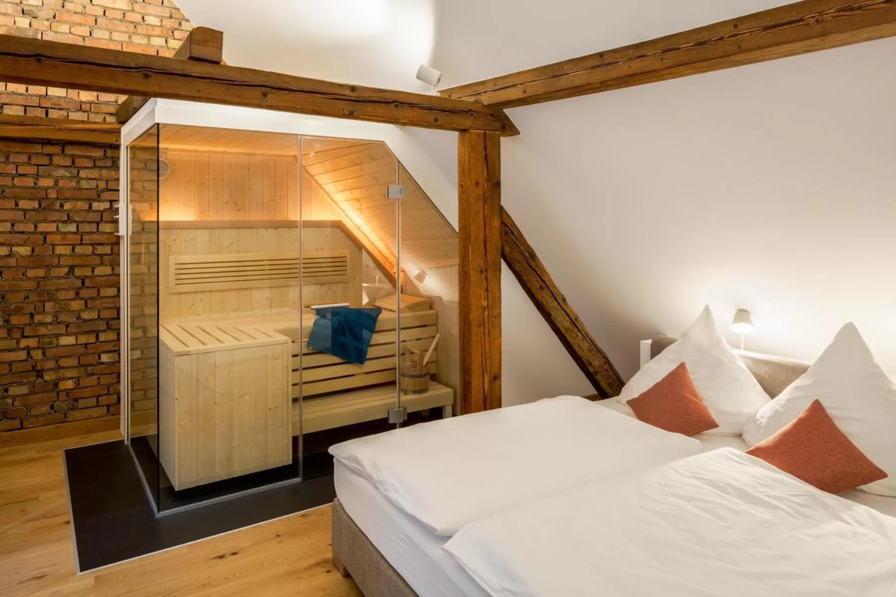 Sauna, Bed in Goldkind Feine Wohn- & Schlafstuben