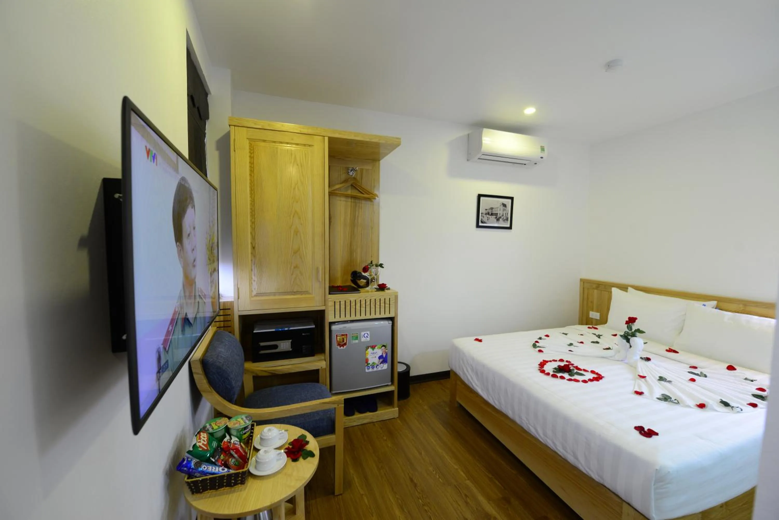 Bedroom, Bed in Blue Hanoi Inn Luxury Hotel