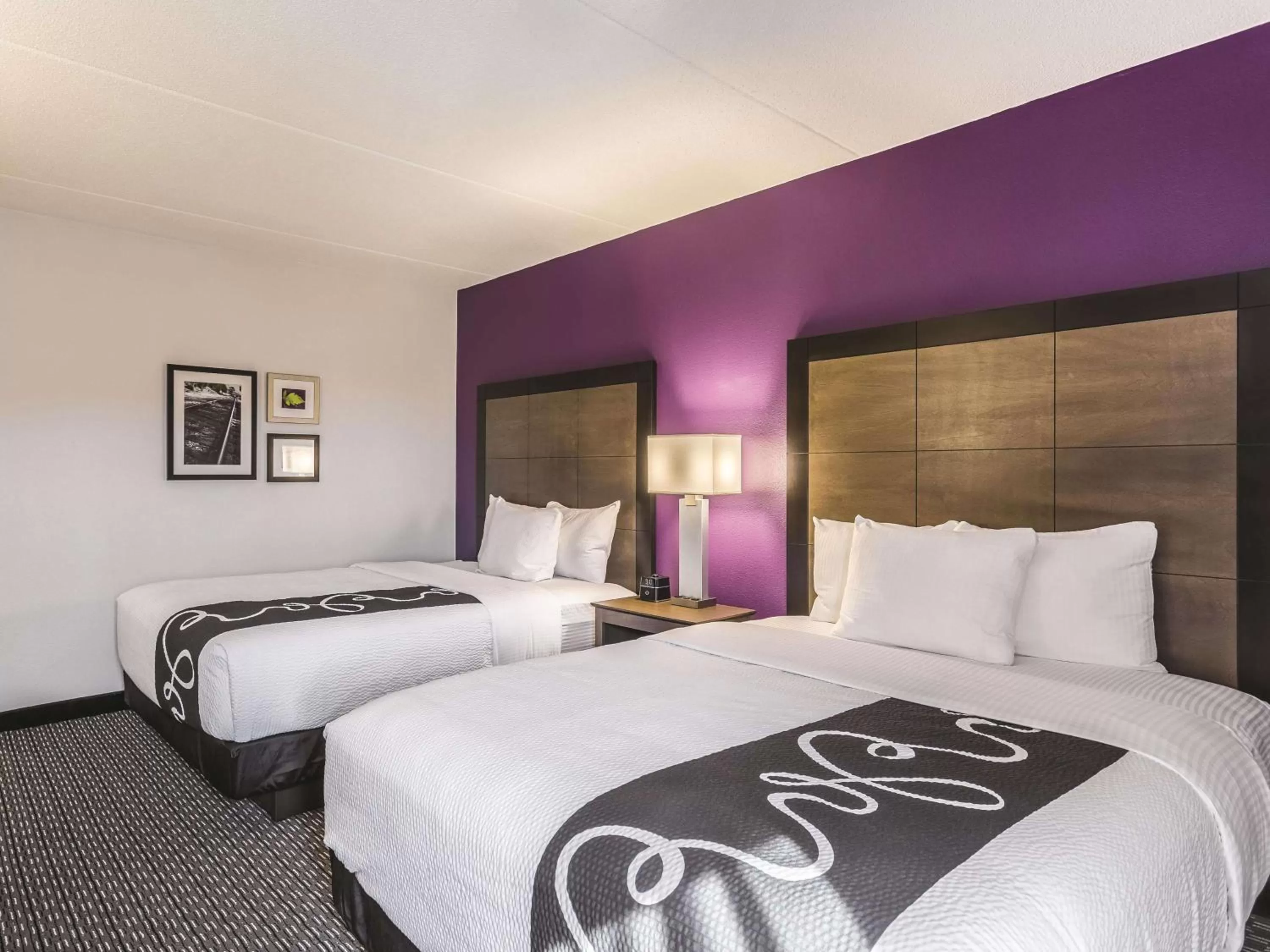 Photo of the whole room, Bed in La Quinta by Wyndham Columbia / Fort Meade