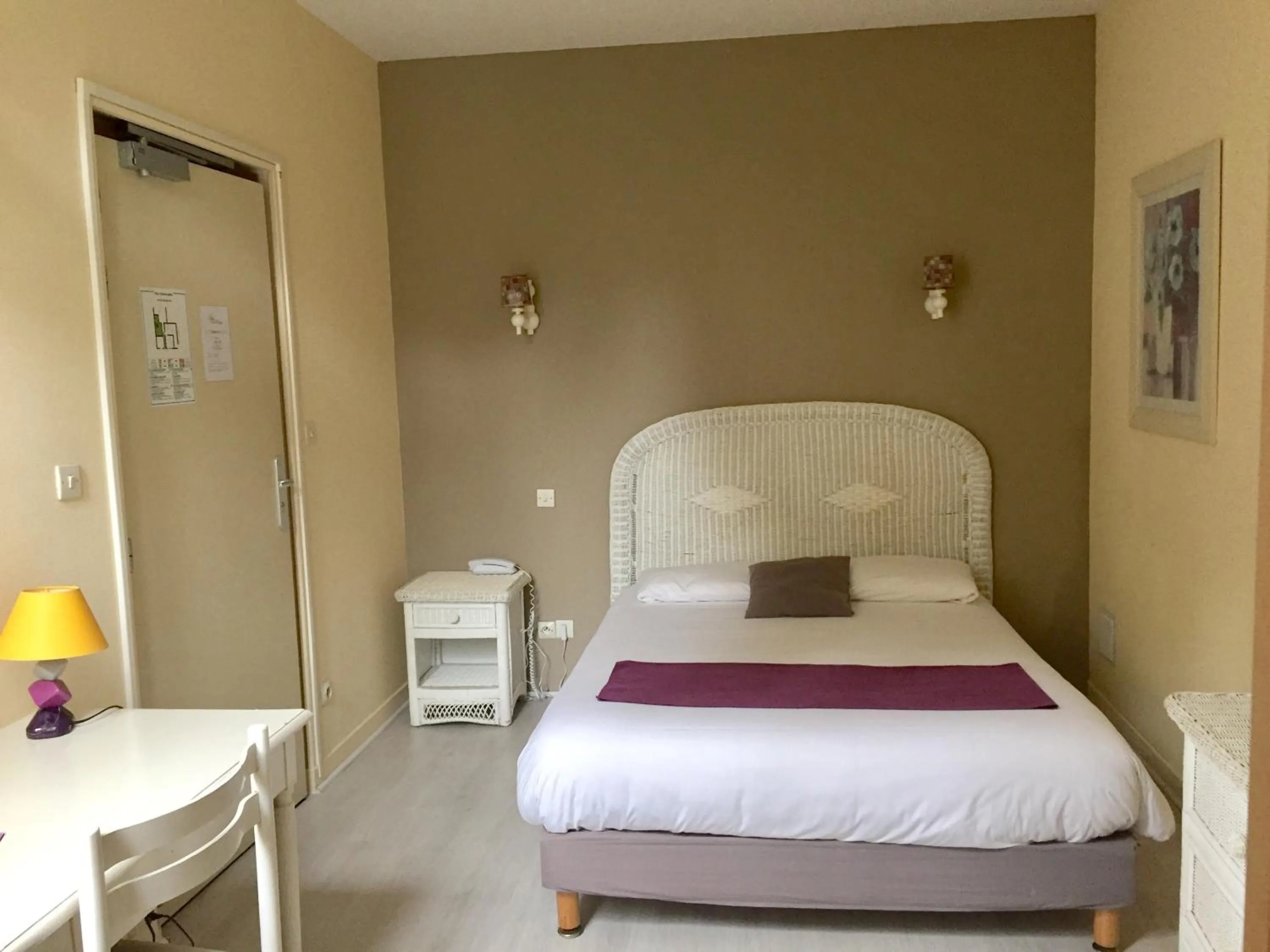 Bedroom, Bed in Hôtel Villa Du Parc