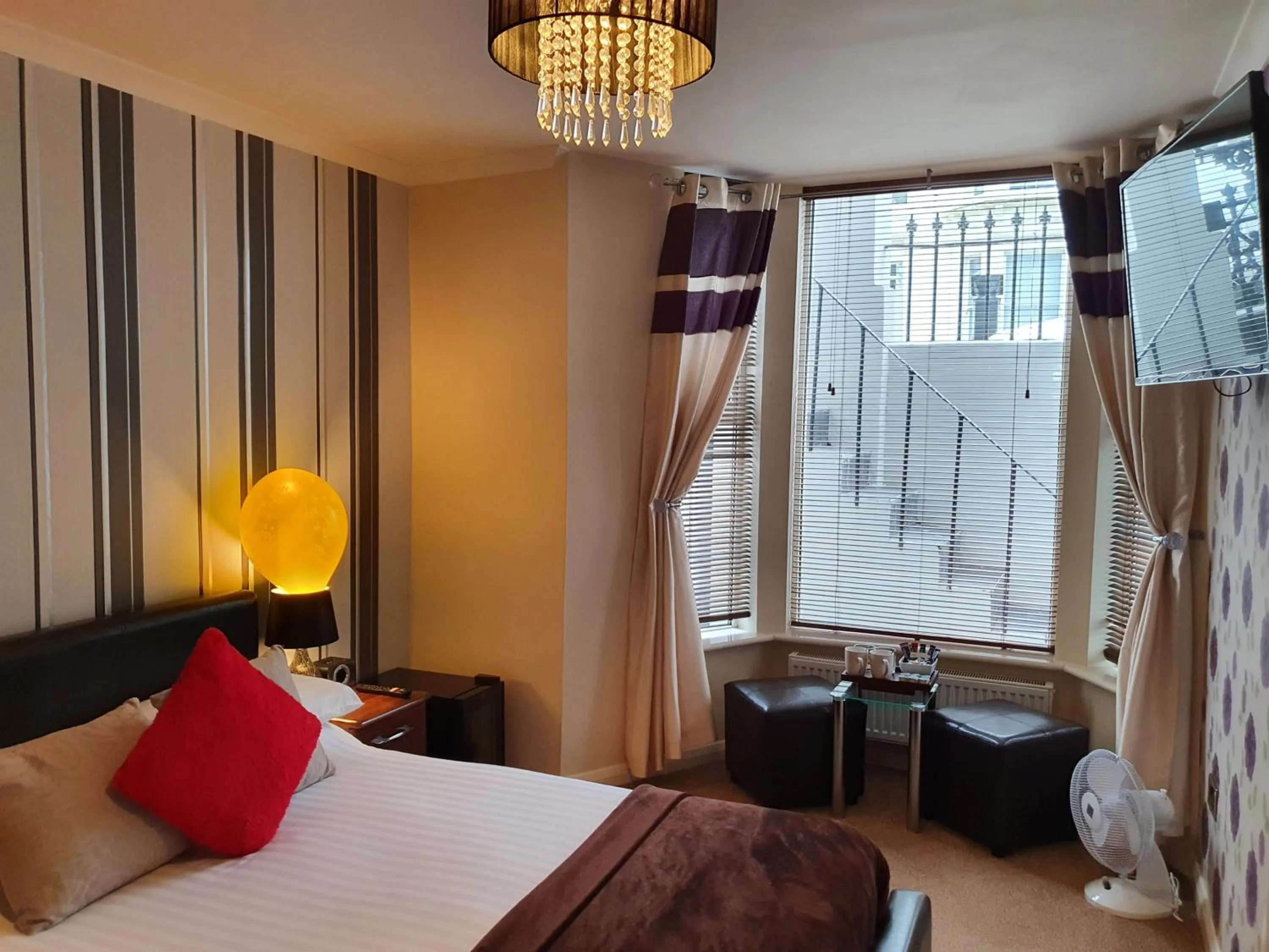 TV and multimedia, Bed in Senlac Guesthouse