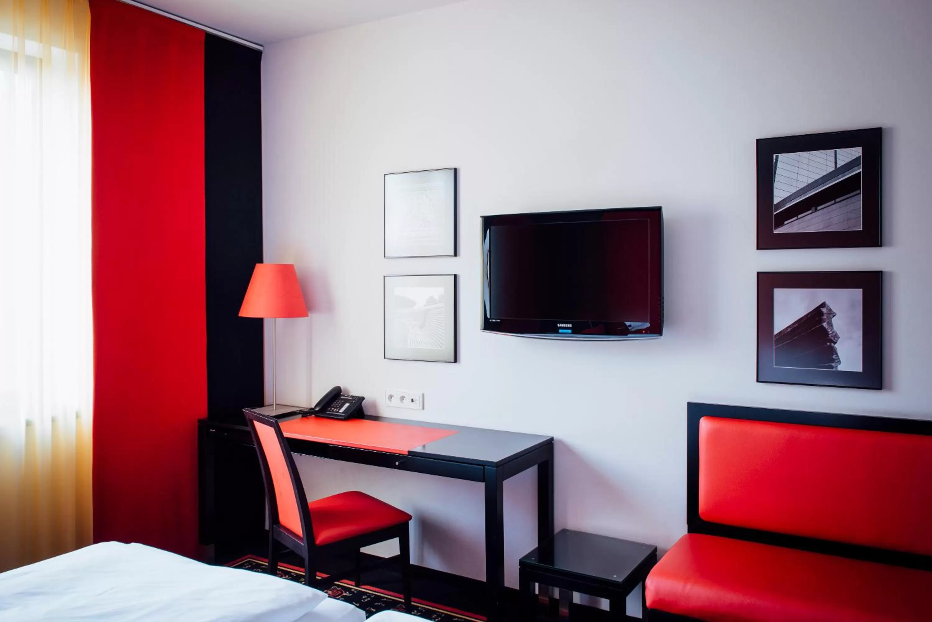 TV and multimedia, Bed in Vienna House Easy by Wyndham Katowice