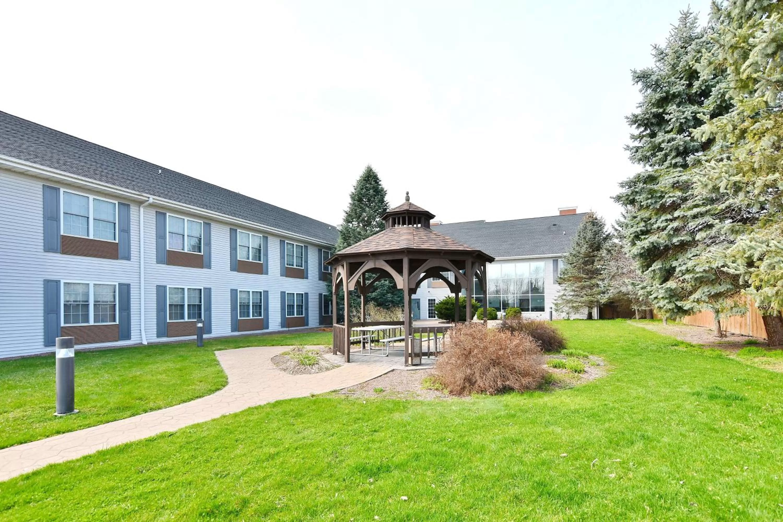 Property Building in Country Inn & Suites by Radisson, Mount Morris, NY