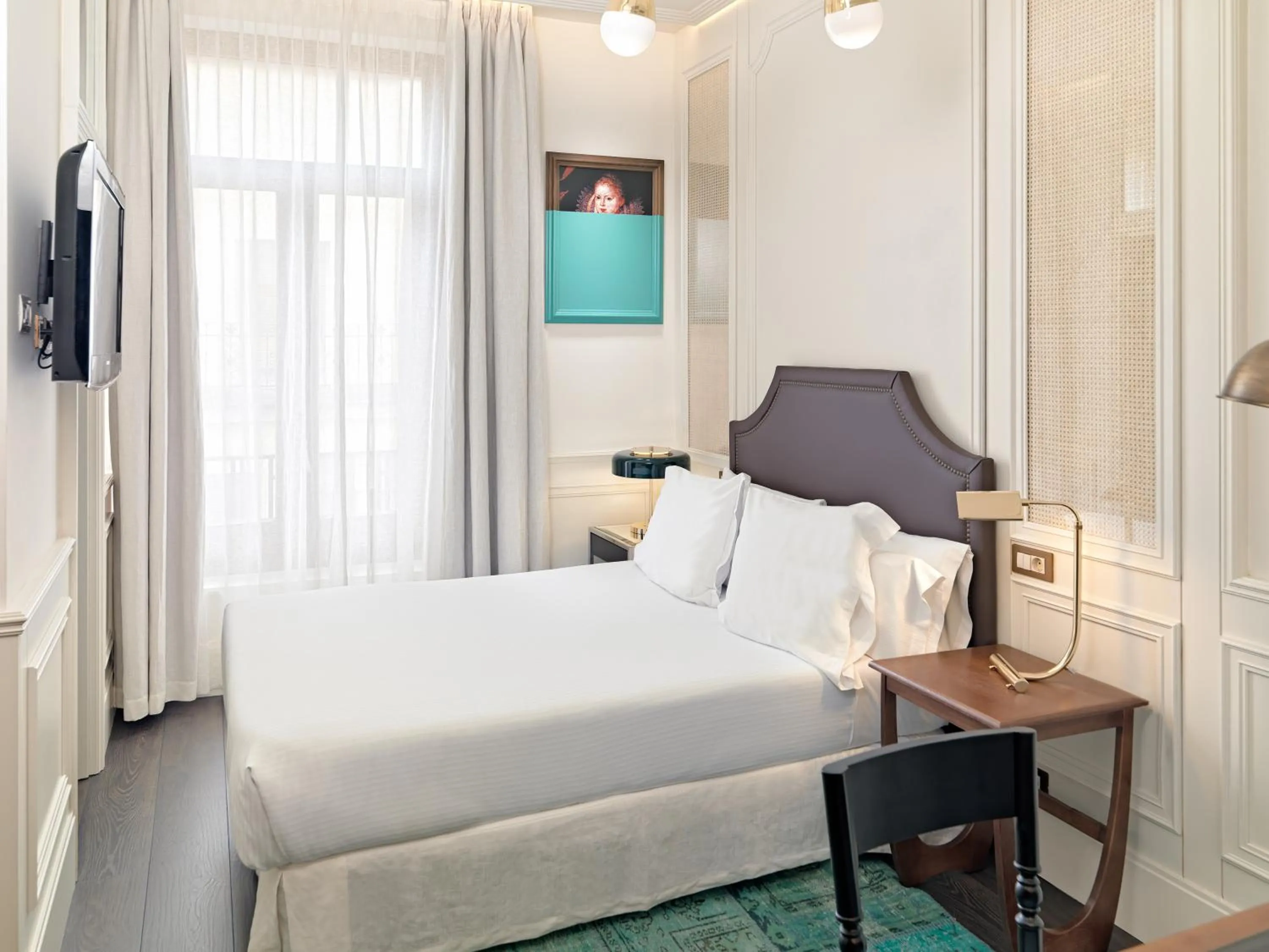 Photo of the whole room, Bed in Boutique Hotel H10 Villa de la Reina