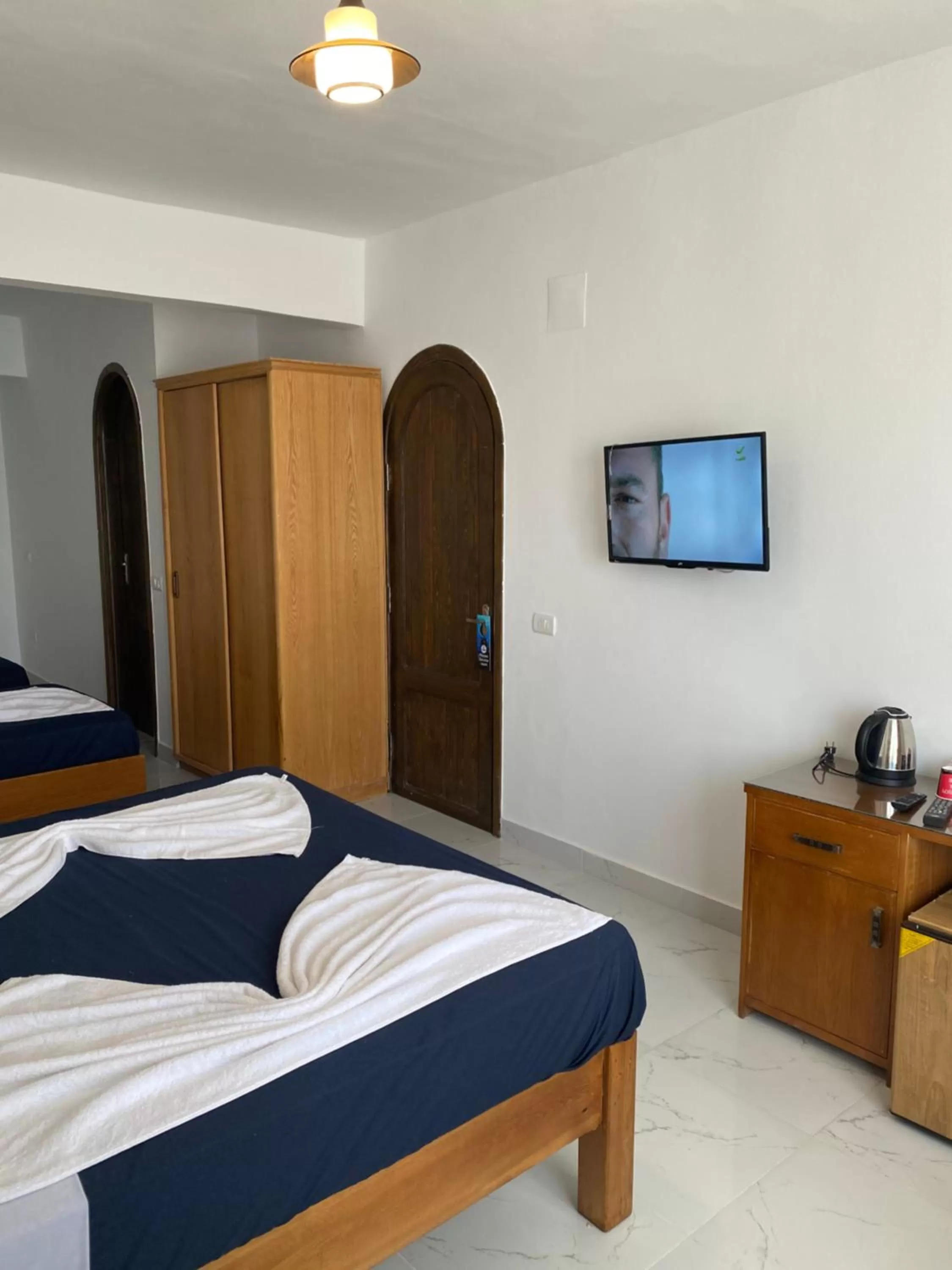 Photo of the whole room, Bed in Penguin Village Dahab