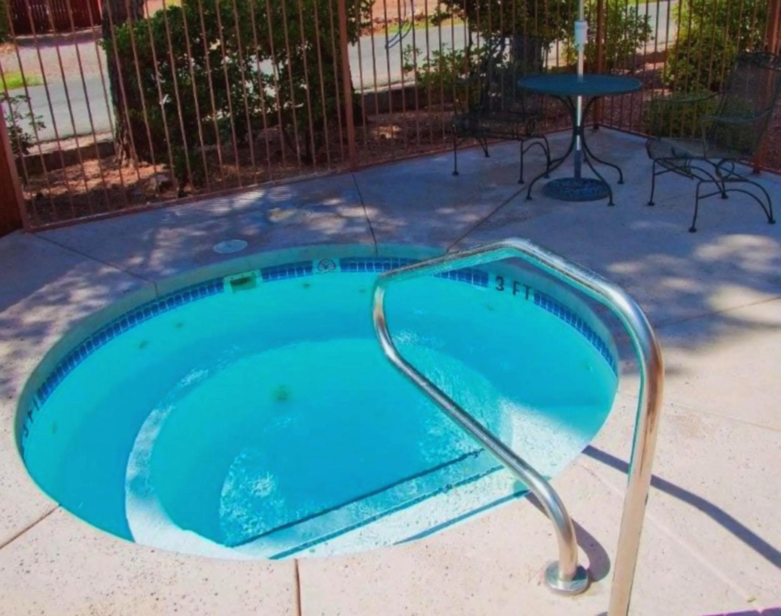 Swimming pool in Baby Quail Inn