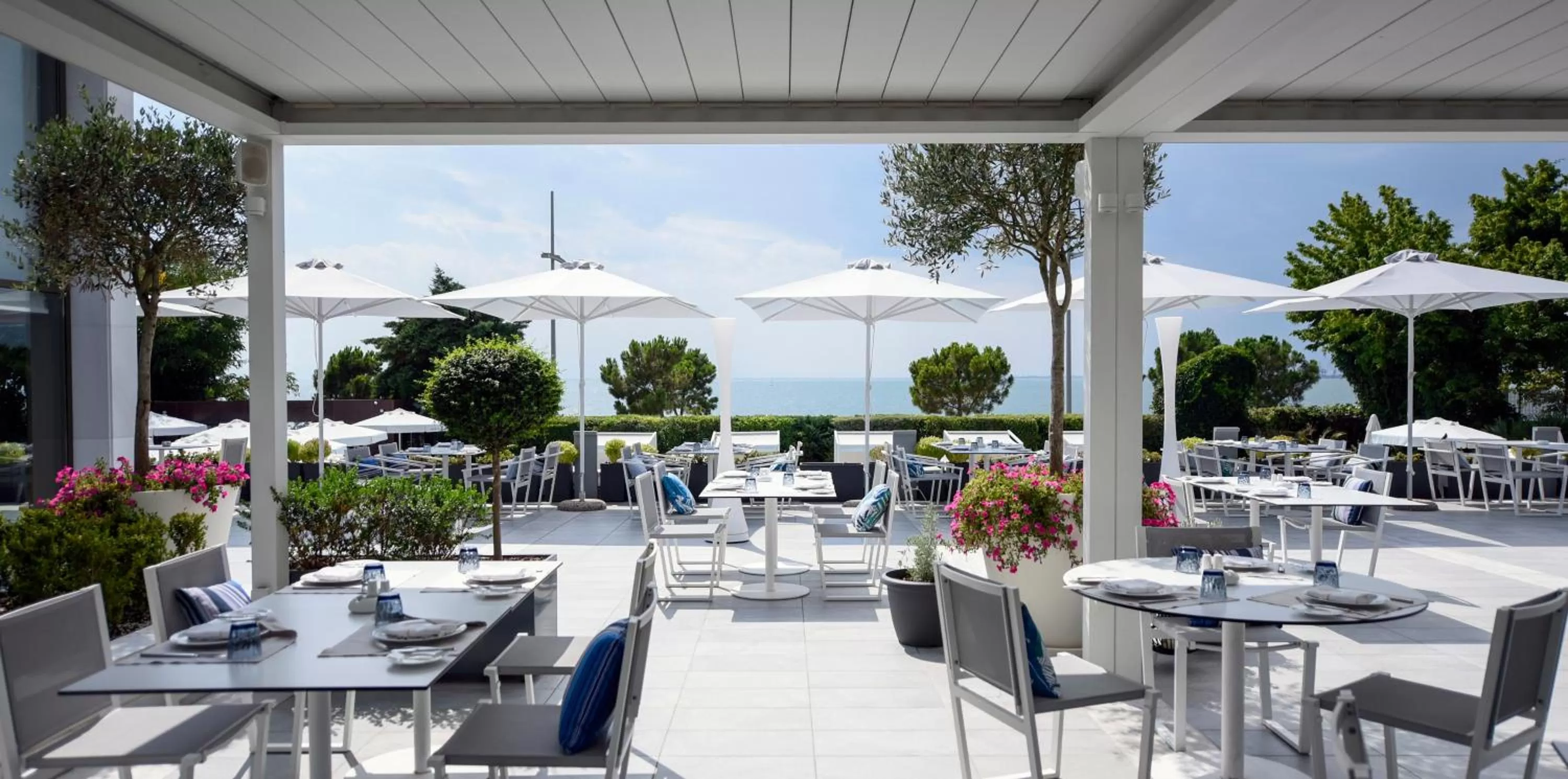 Restaurant/places to eat in Makedonia Palace