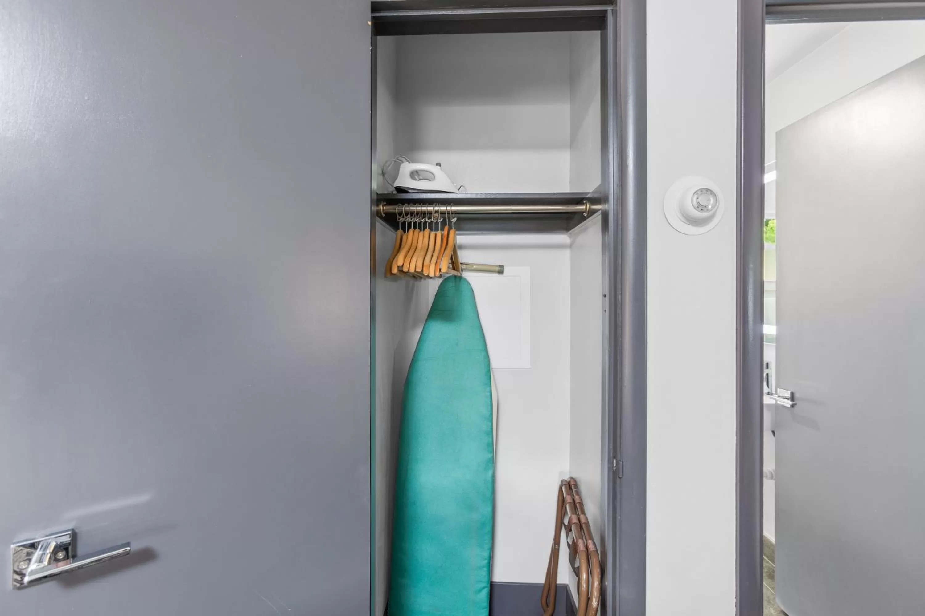 wardrobe in Glass House Inn Erie Near I-90 & I-79