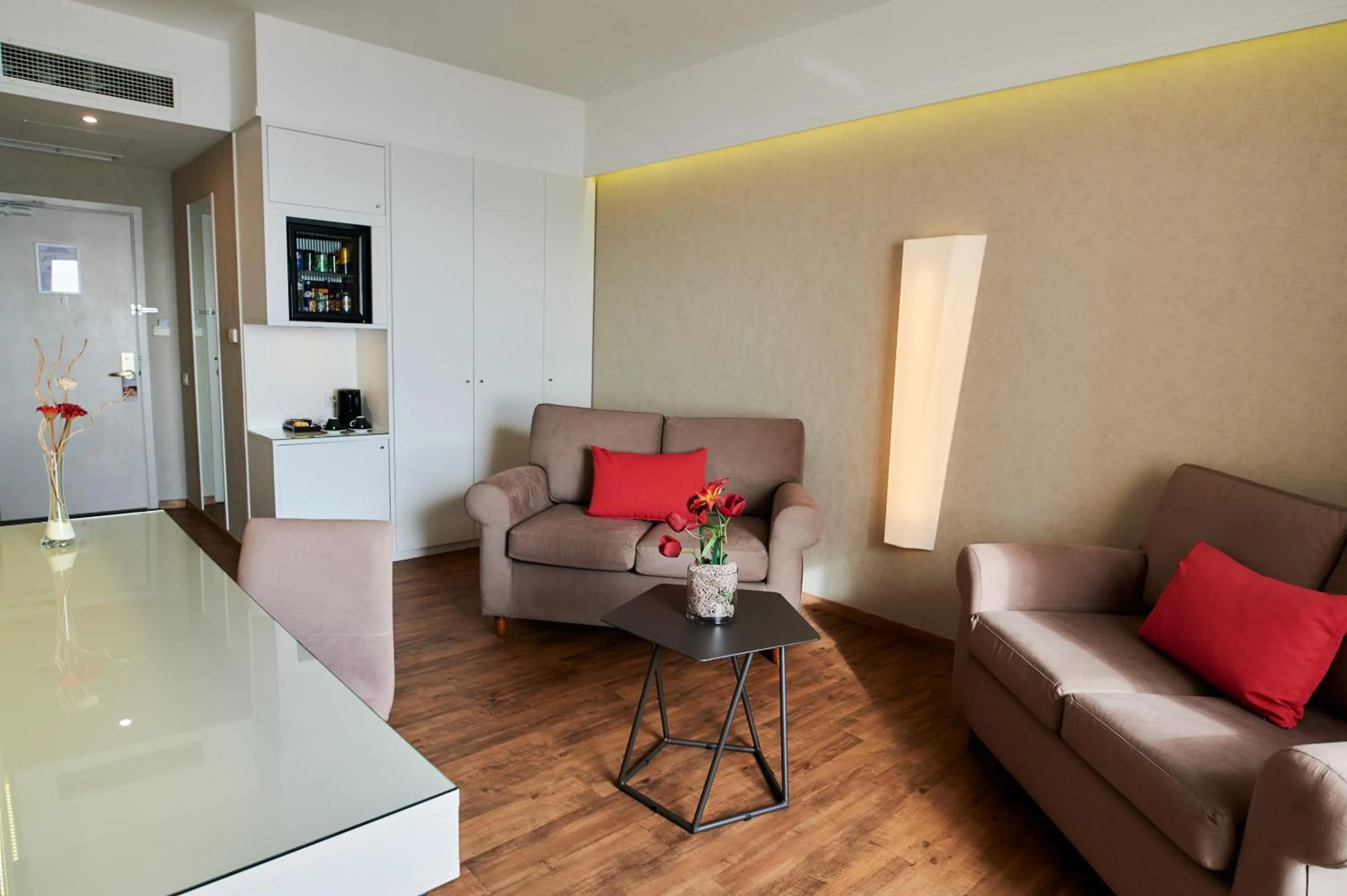 Seating area in Ramada Plaza by Wyndham Thraki