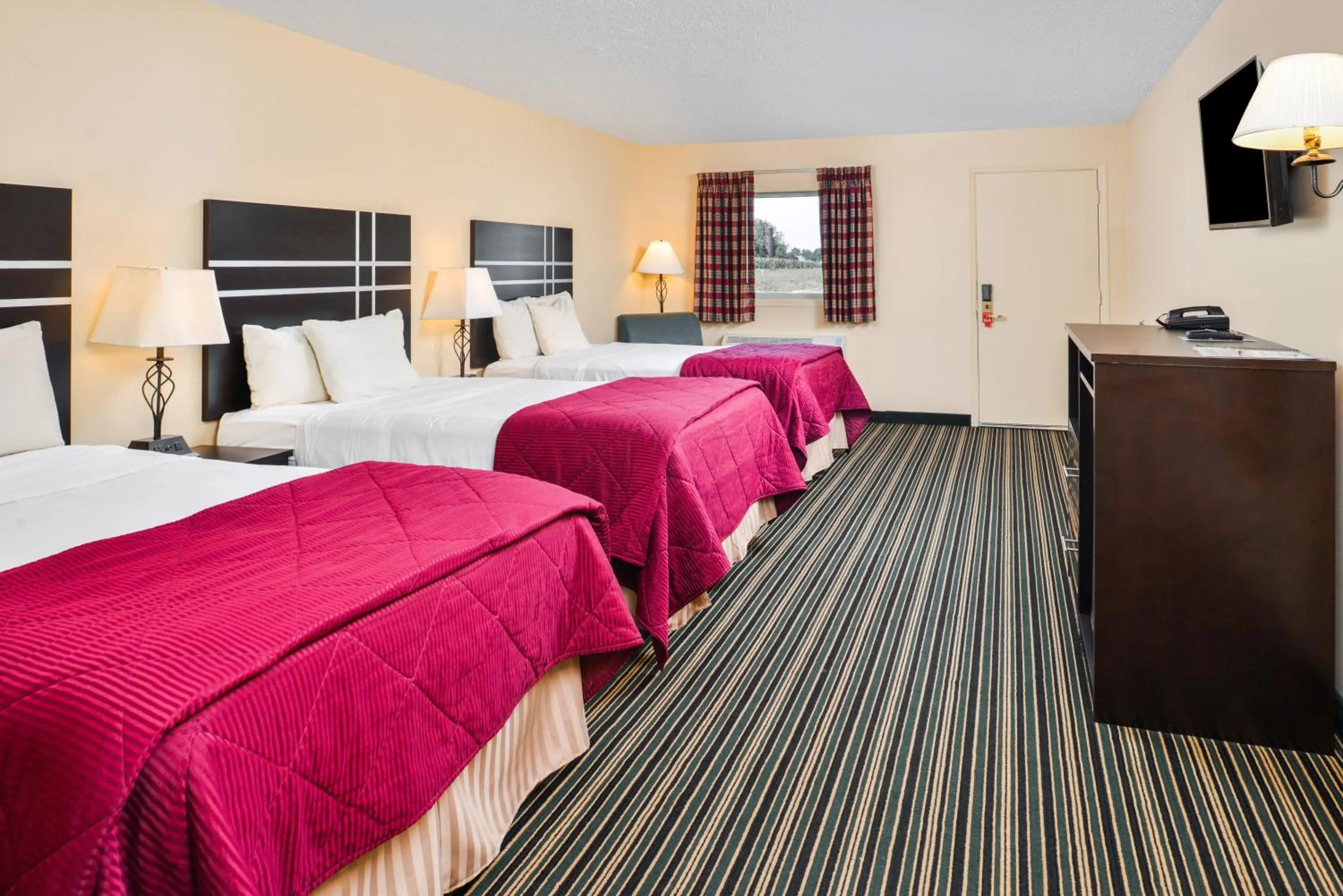 Bed in Soudersburg Inn & Suites Lancaster