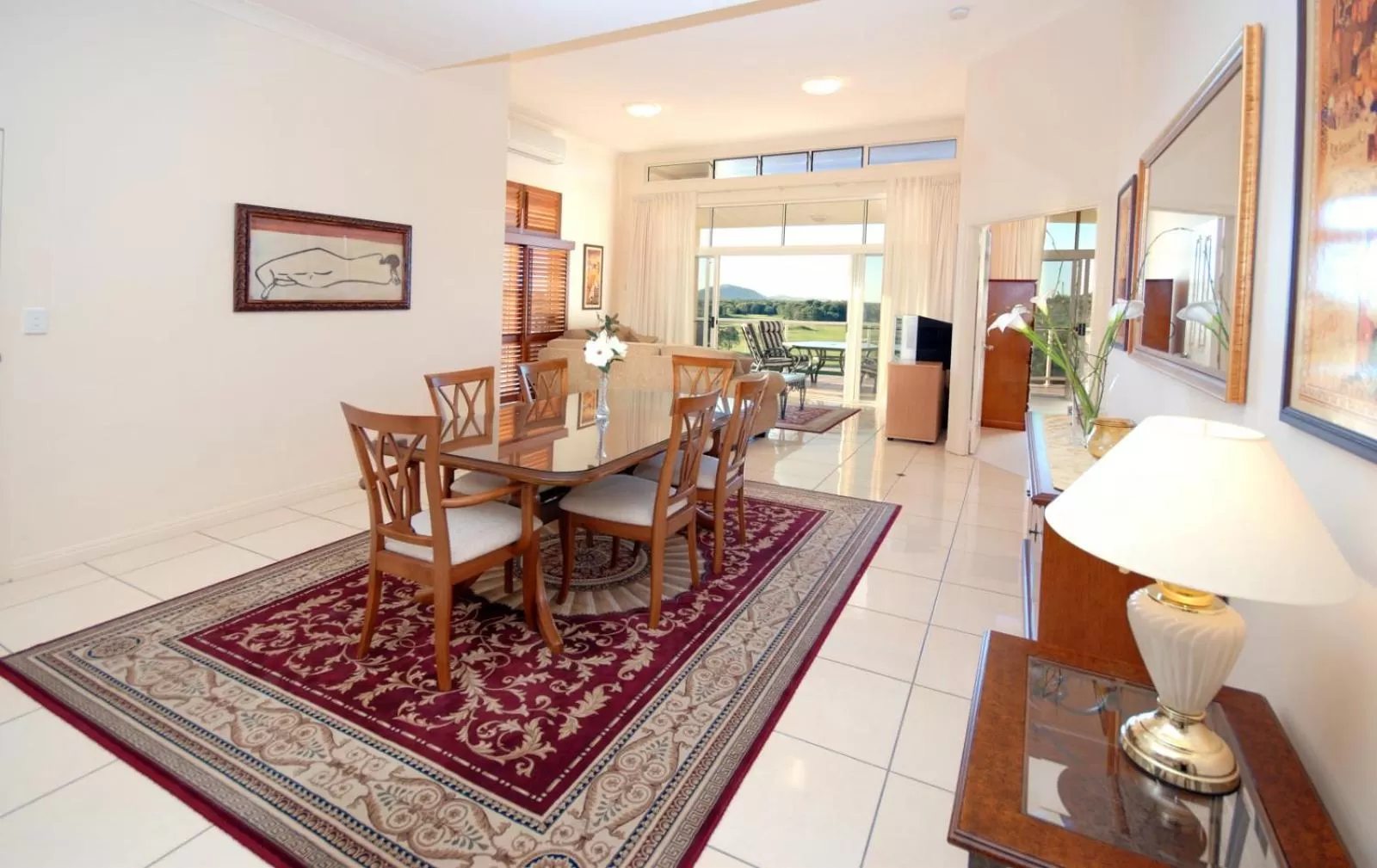 Dining area in Magnolia Lane Apartments