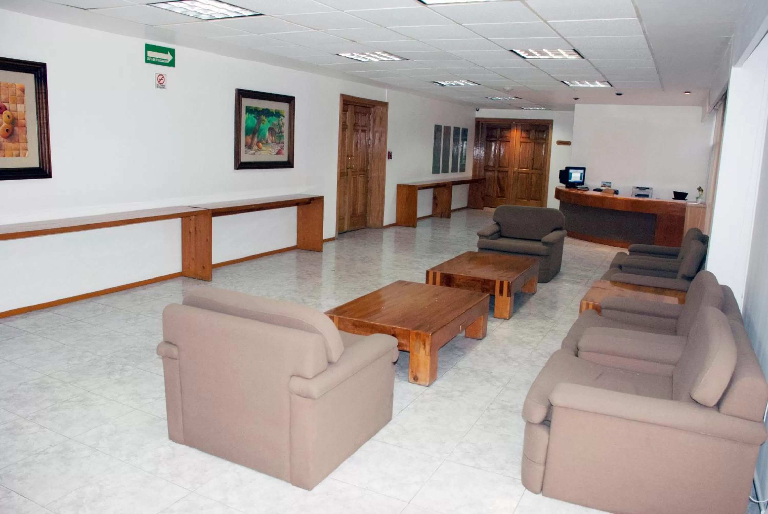 Lobby or reception in Hotel & Suites PF