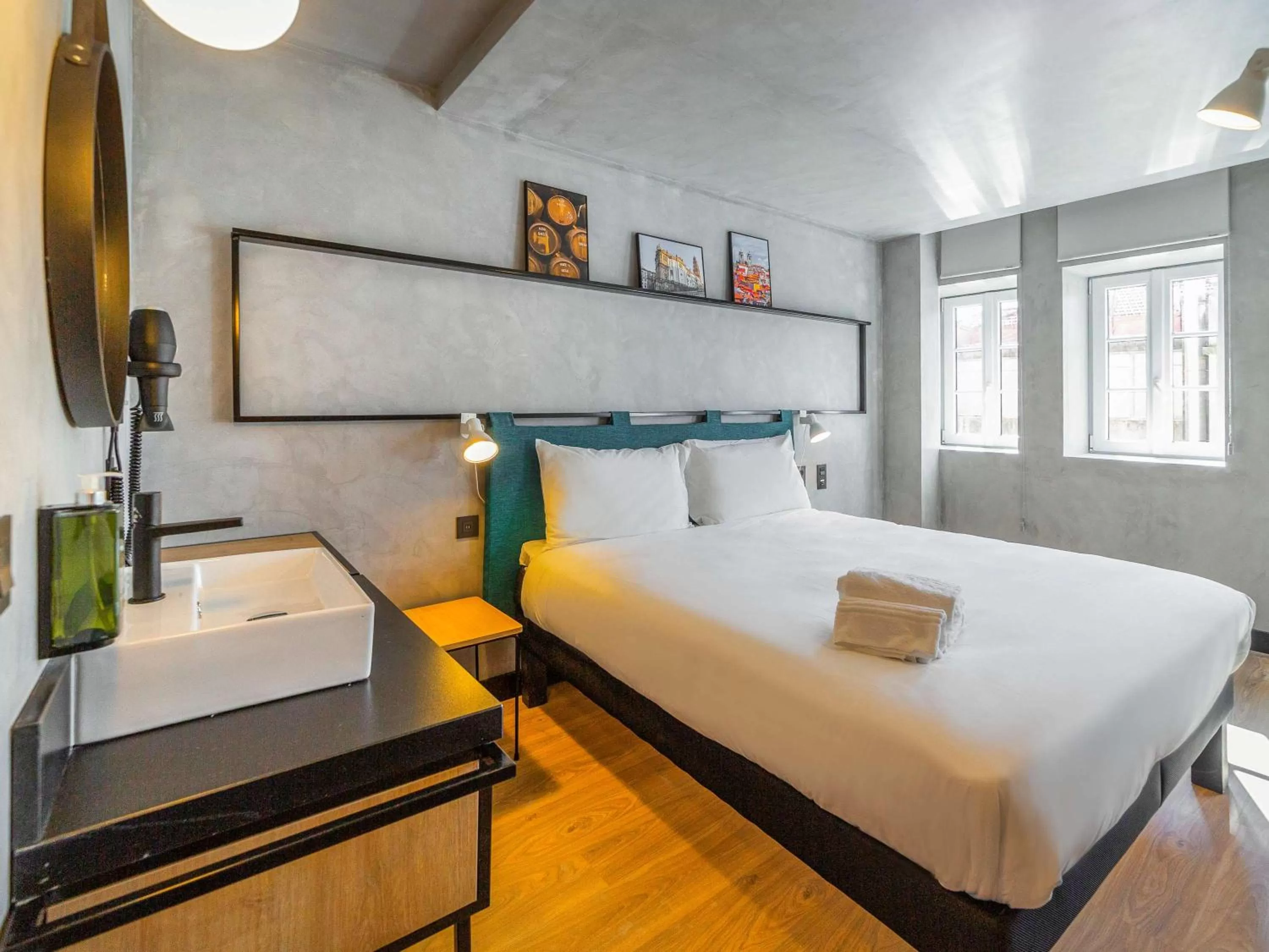 Photo of the whole room, Bed in ibis Porto Centro Mercado Bolhao