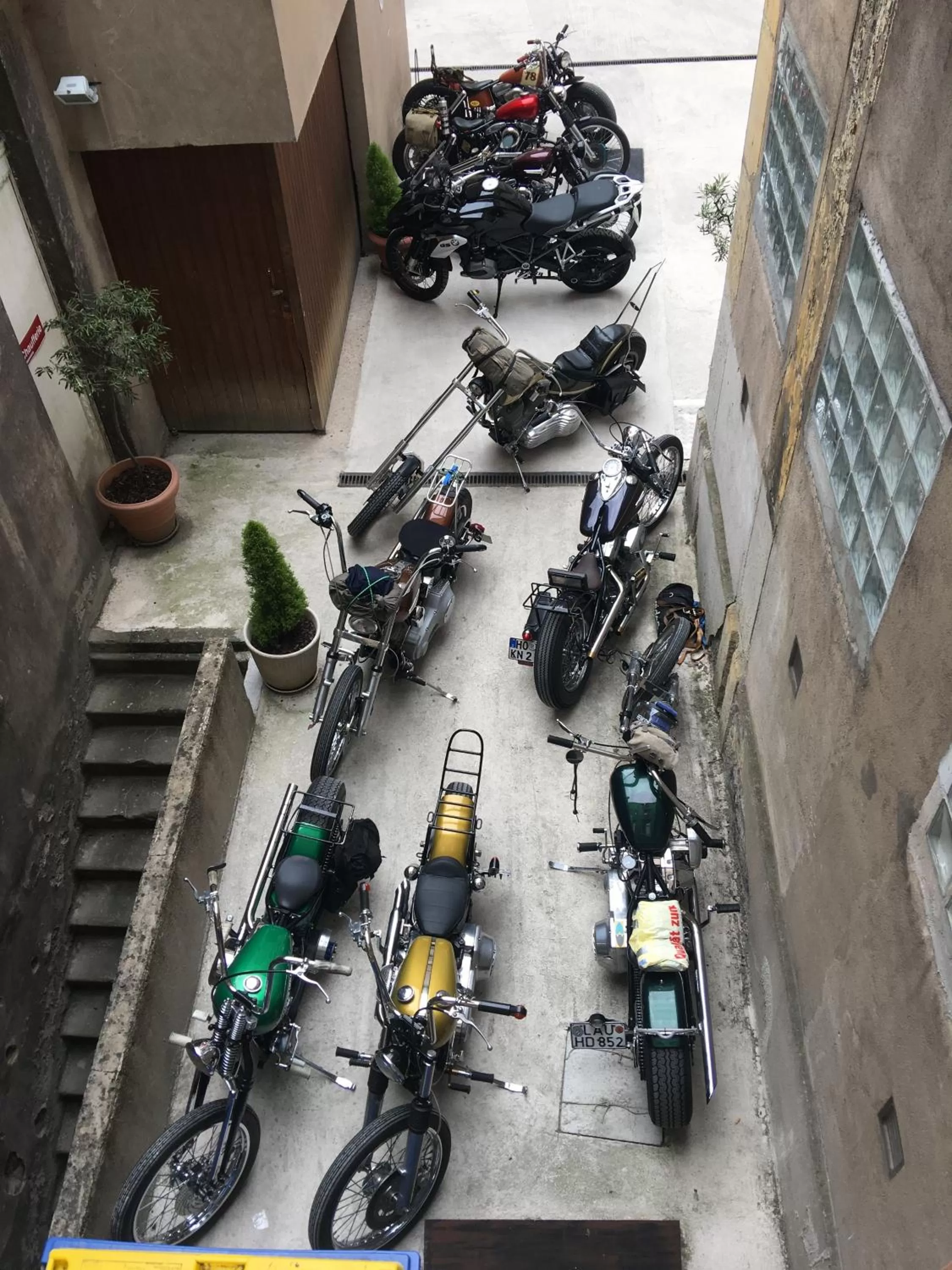 group of guests in Logis-Hôtel des Oliviers
