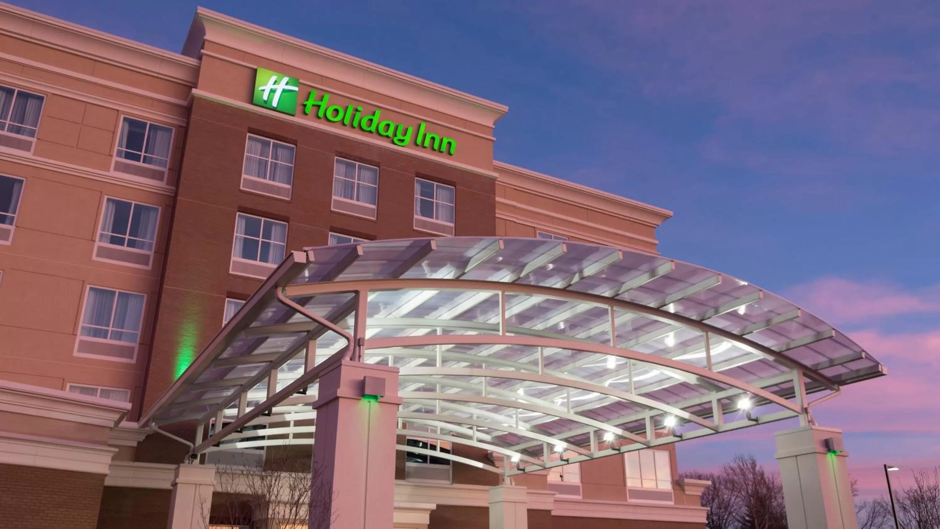 Property building in Holiday Inn Indianapolis Airport by IHG