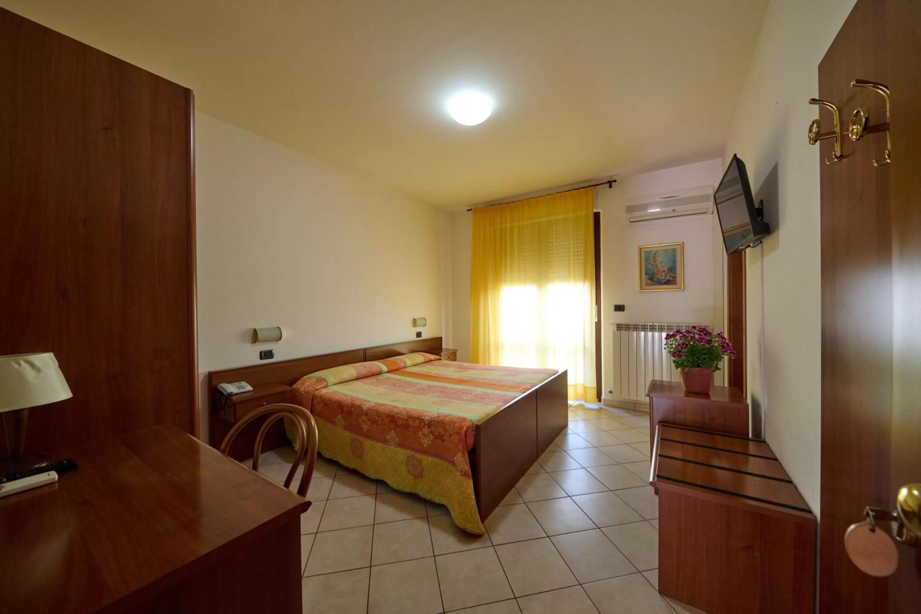 Bed in Albergo Shine