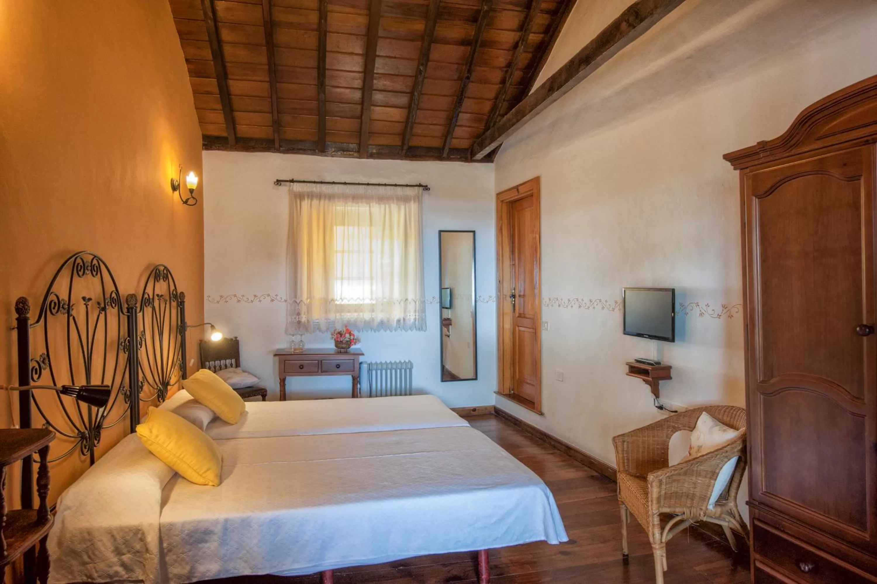 Bedroom, Bed in Hotel Rural Senderos de Abona