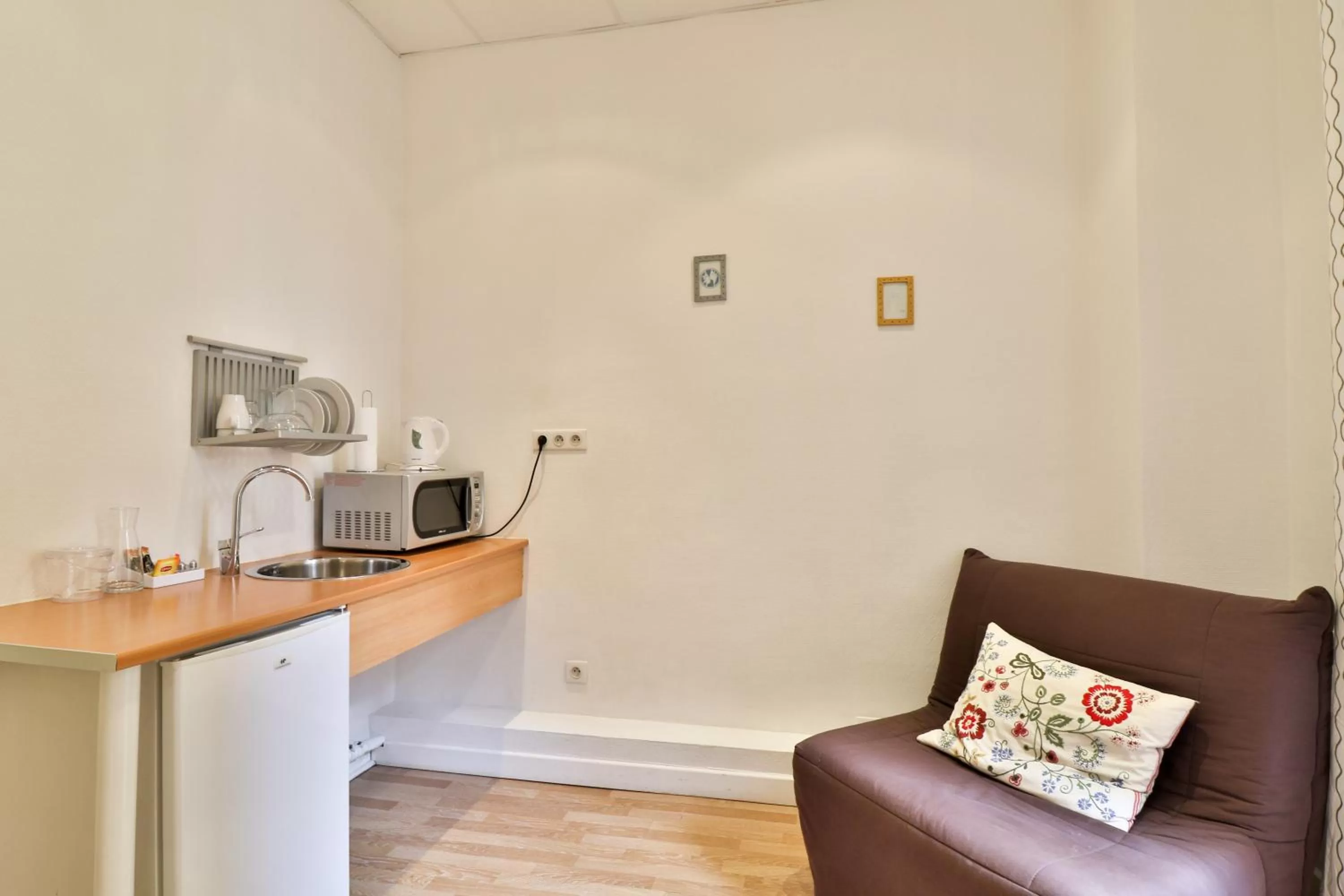 Photo of the whole room in Hotel Victor Hugo Nice