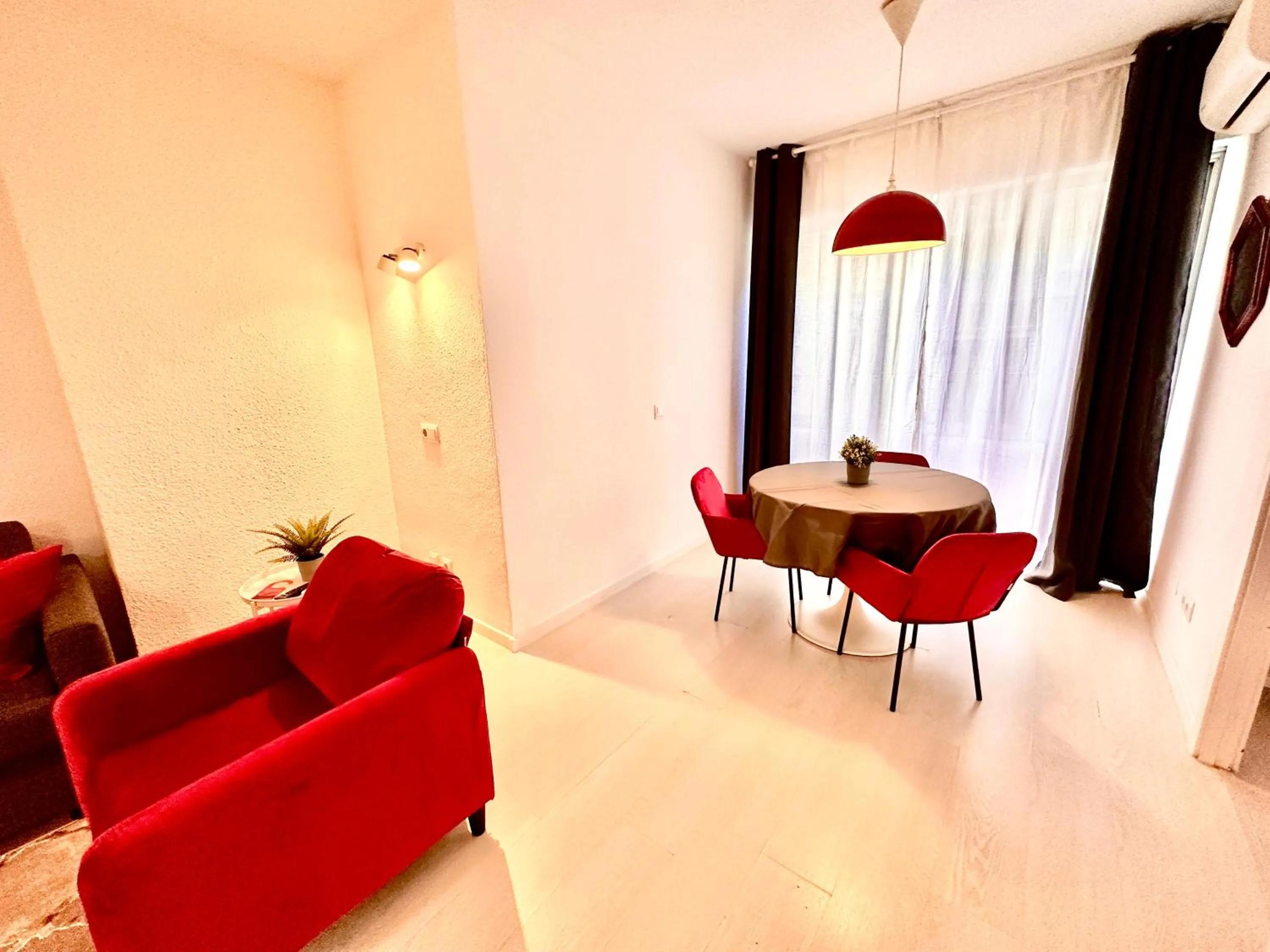 Dining area in Far Home Gran Vía