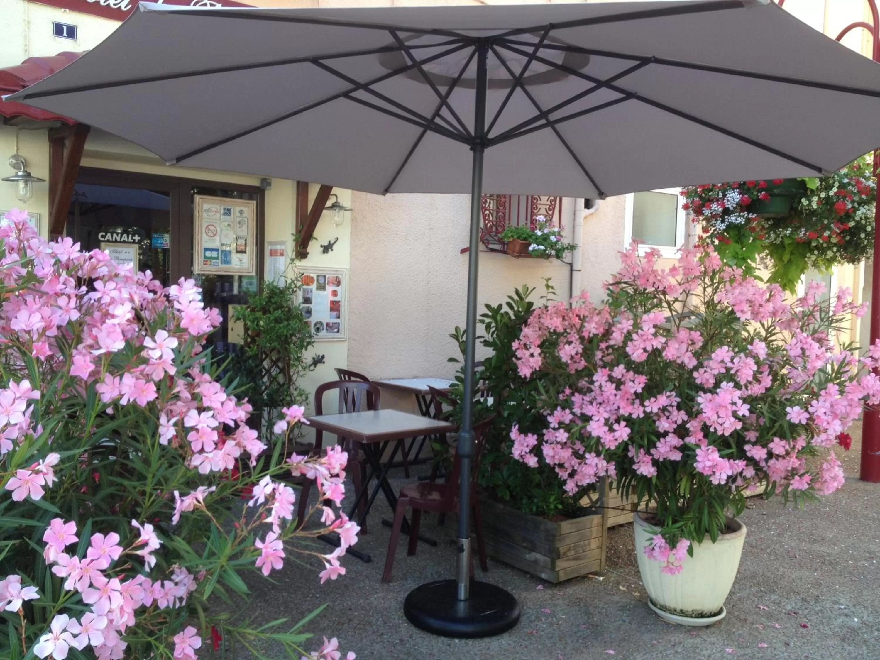 Patio in Hotel des Remparts