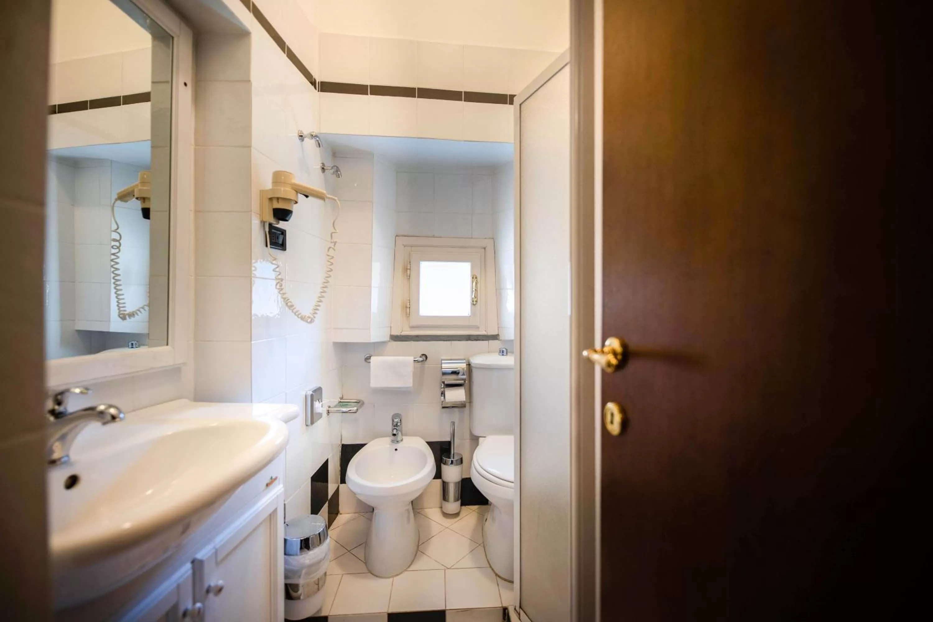 Shower in Park Hotel Regina - with air-condition and outdoor heated pool