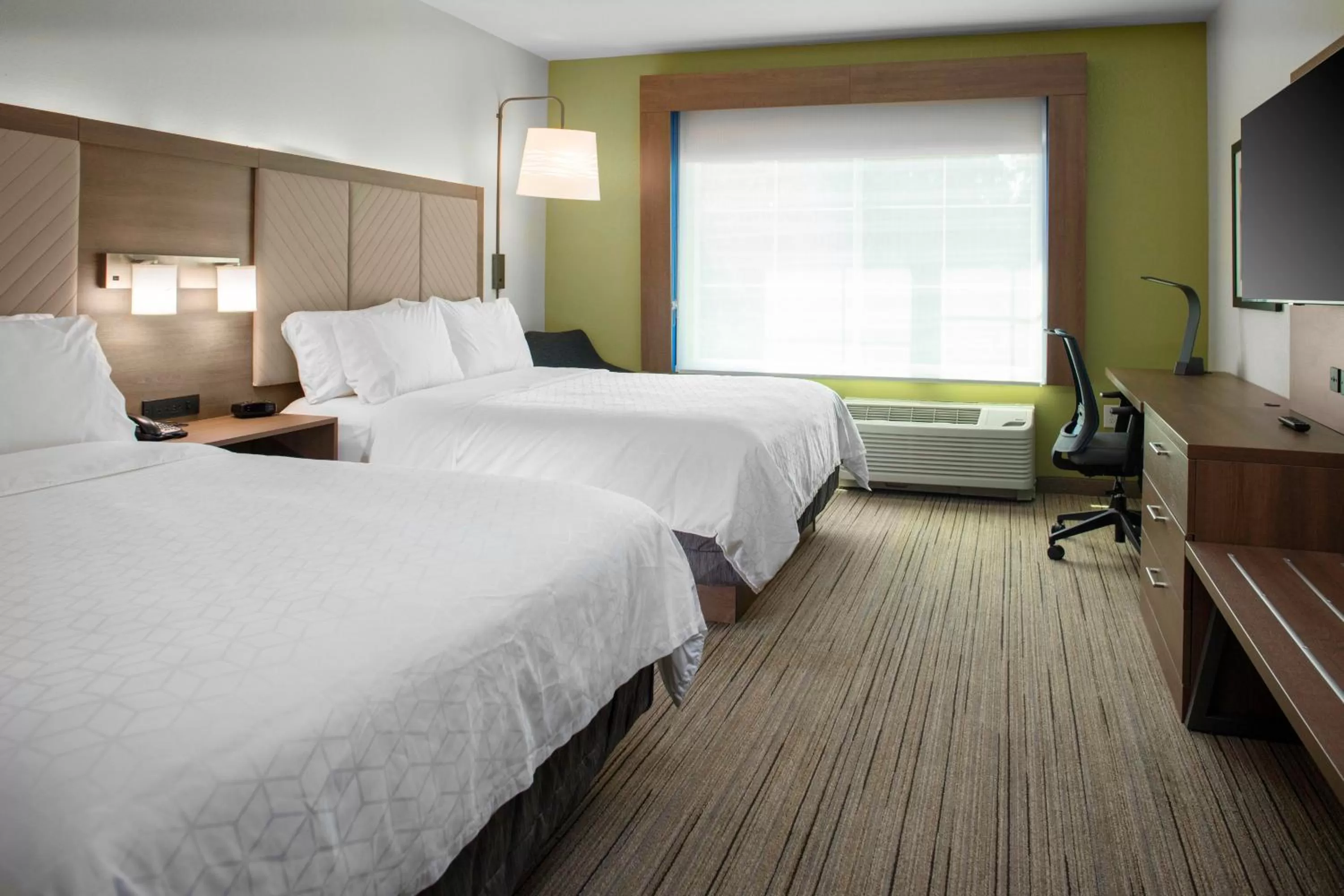 Photo of the whole room, Bed in Holiday Inn Express - Wells-Ogunquit-Kennebunk by IHG