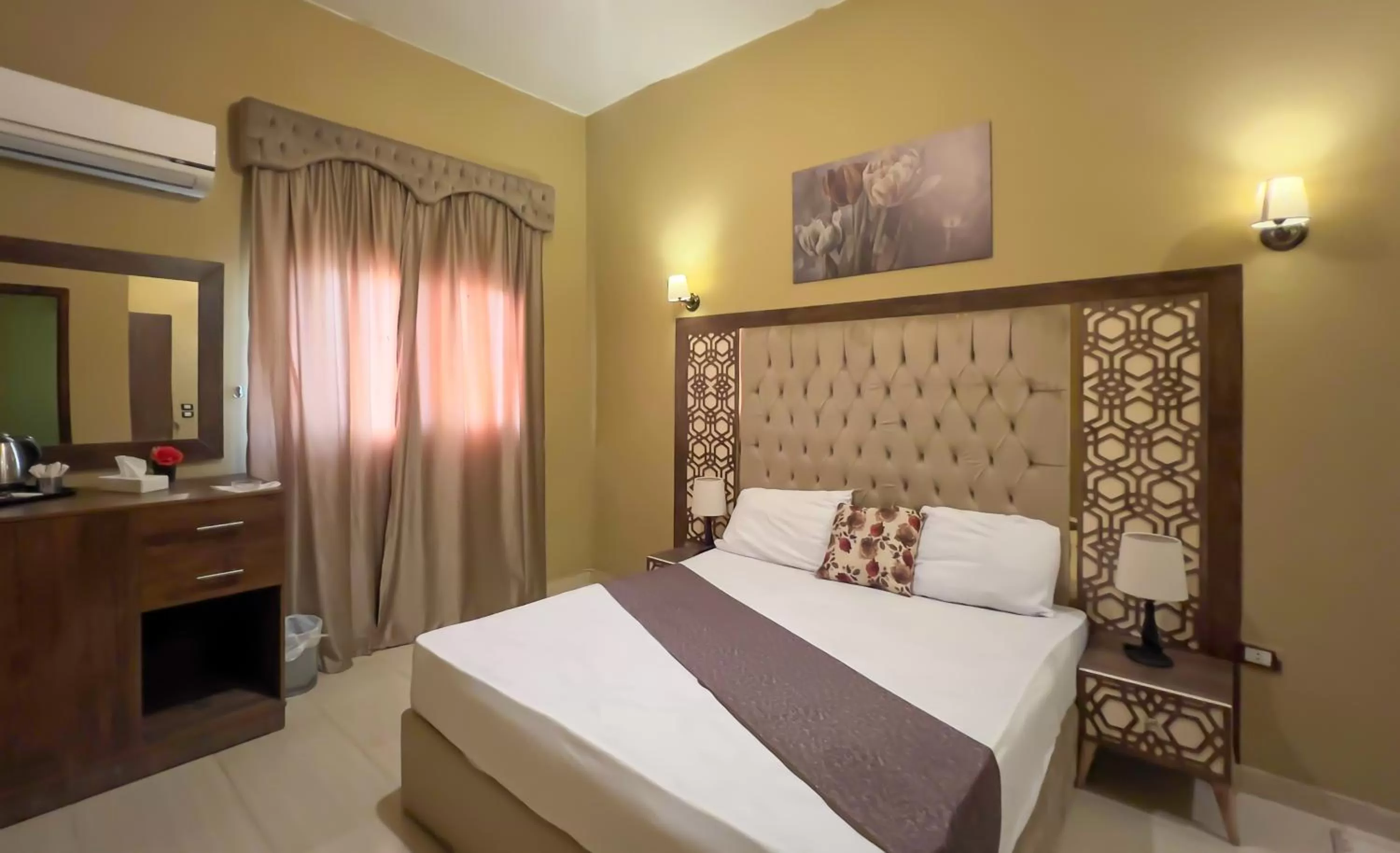 Bedroom, Bed in King Cheops Inn - Pyramid View