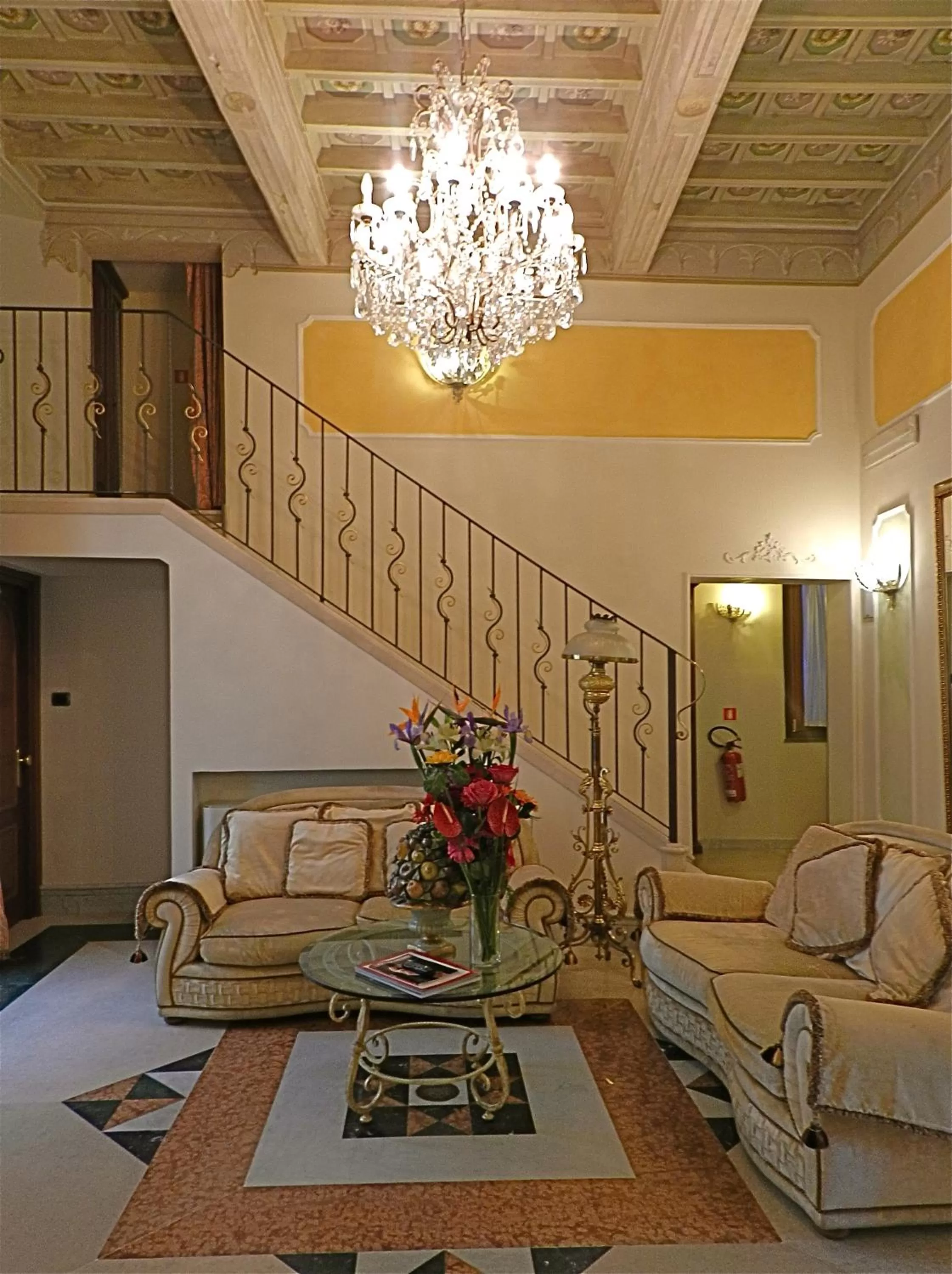 Seating area in Domus Florentiae Hotel