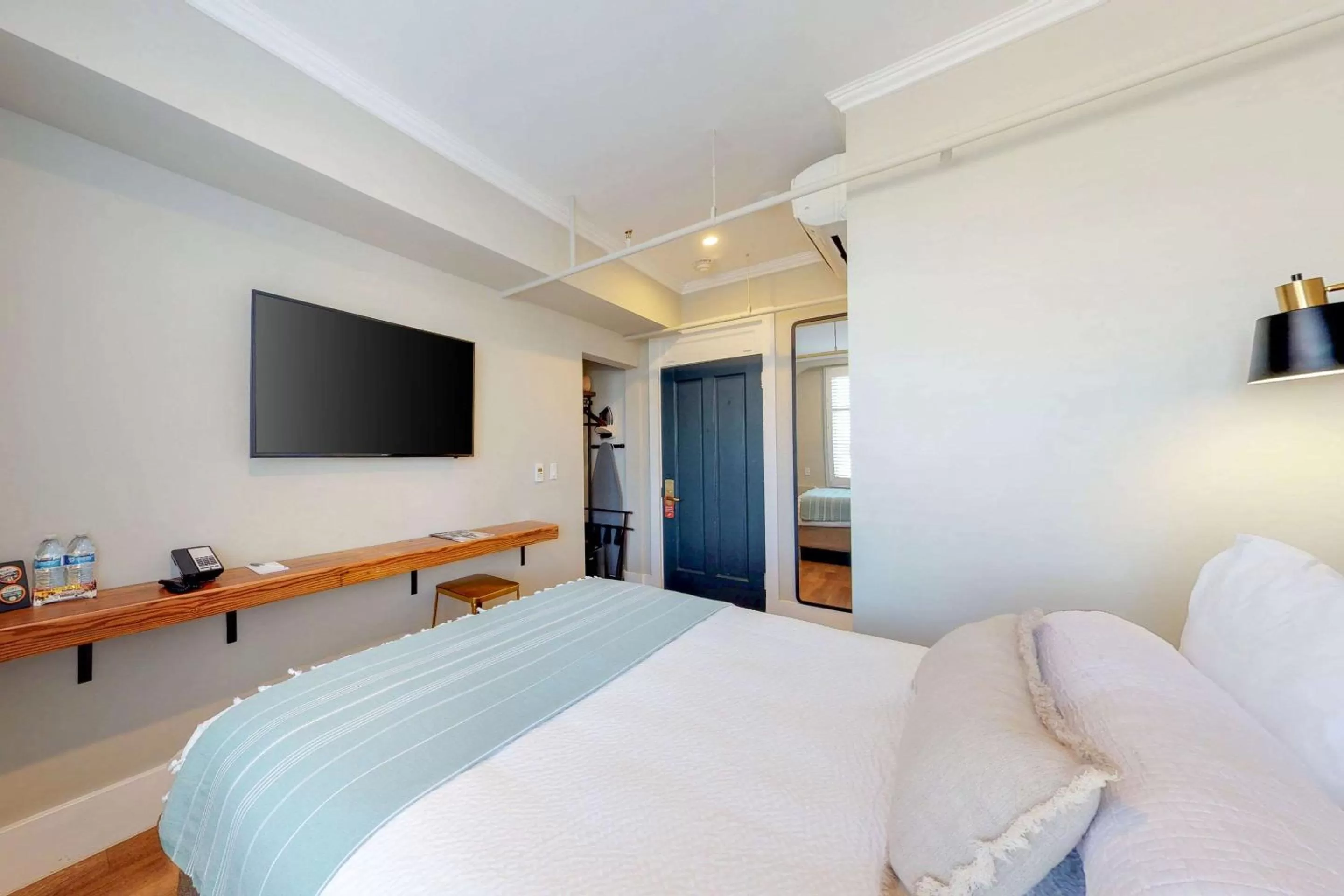 Standard Queen Room - Non-Smoking in Hotel Petaluma, Ascend Hotel Collection