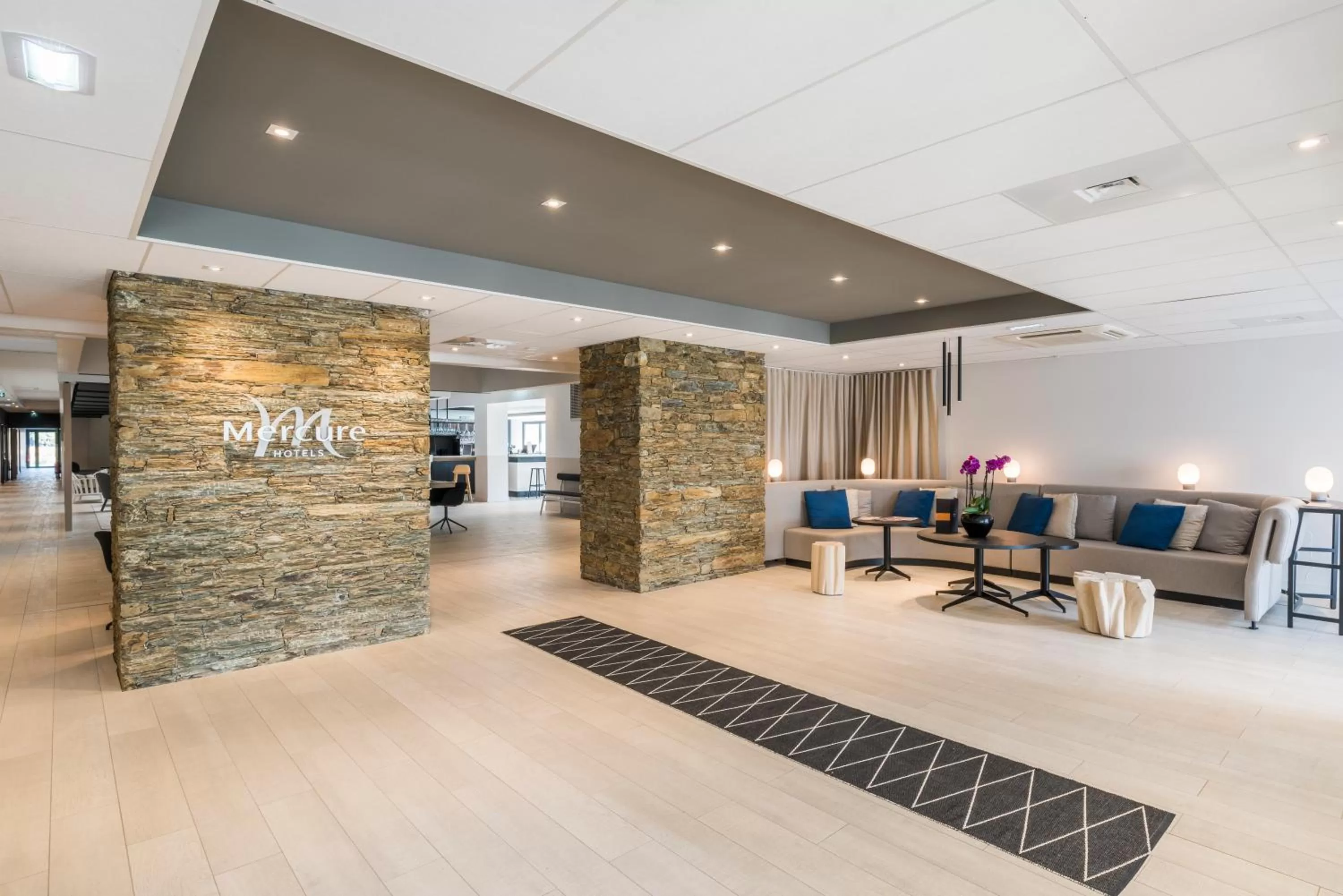 Lobby or reception in Mercure Hotel & Spa Bastia Biguglia