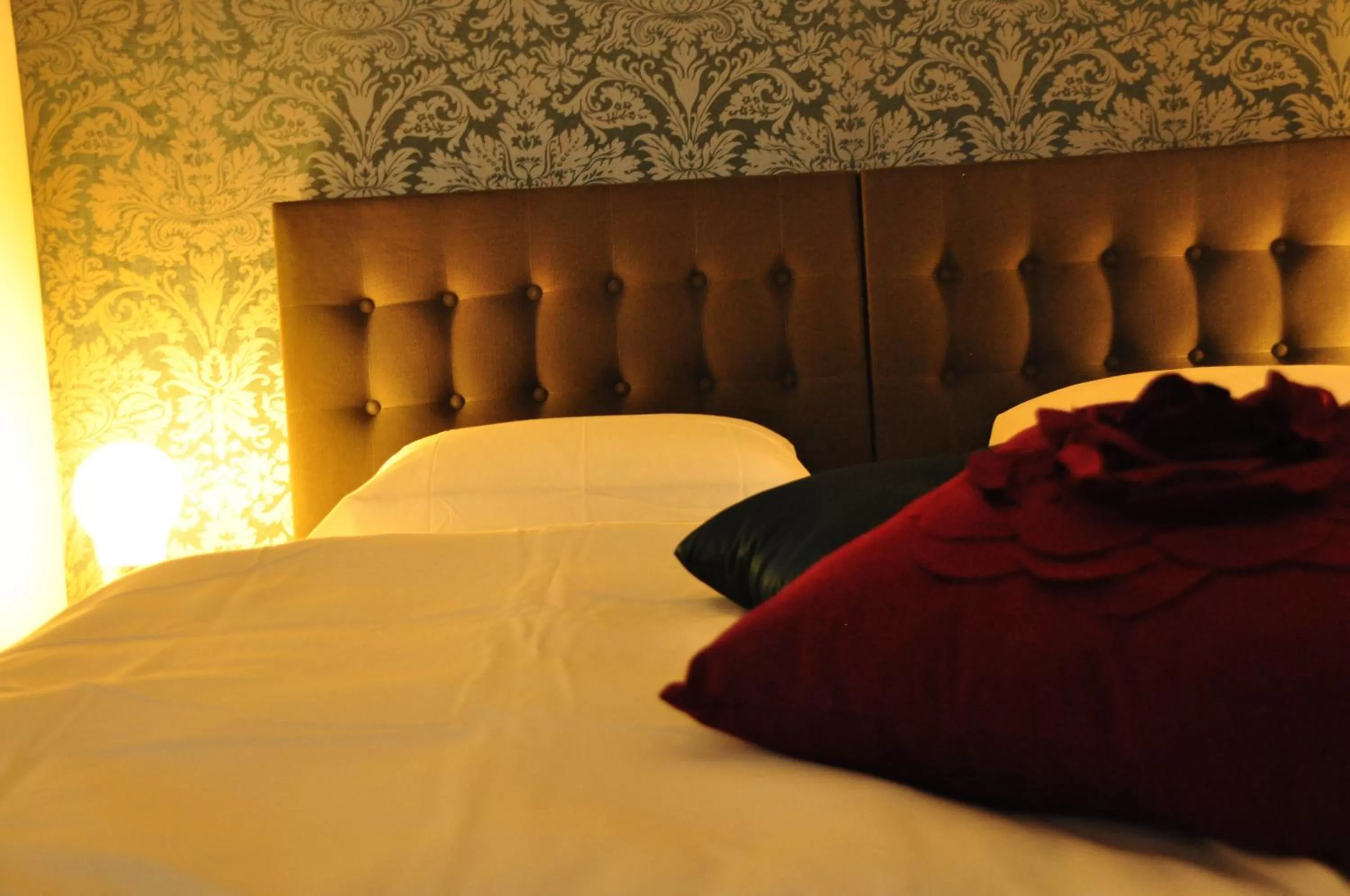 Photo of the whole room, Bed in Six! Eat Work Sleep