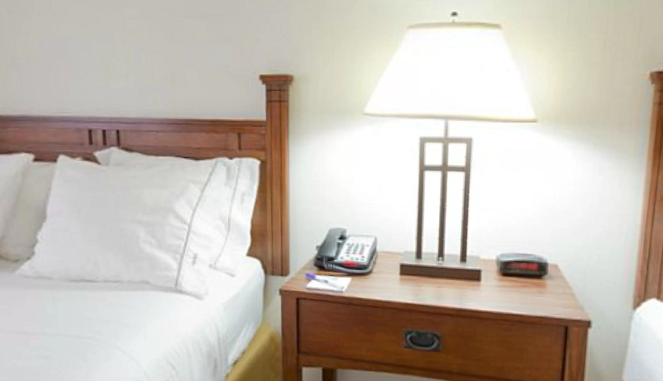 Bed in Holiday Inn Express Hotel & Suites Mattoon by IHG