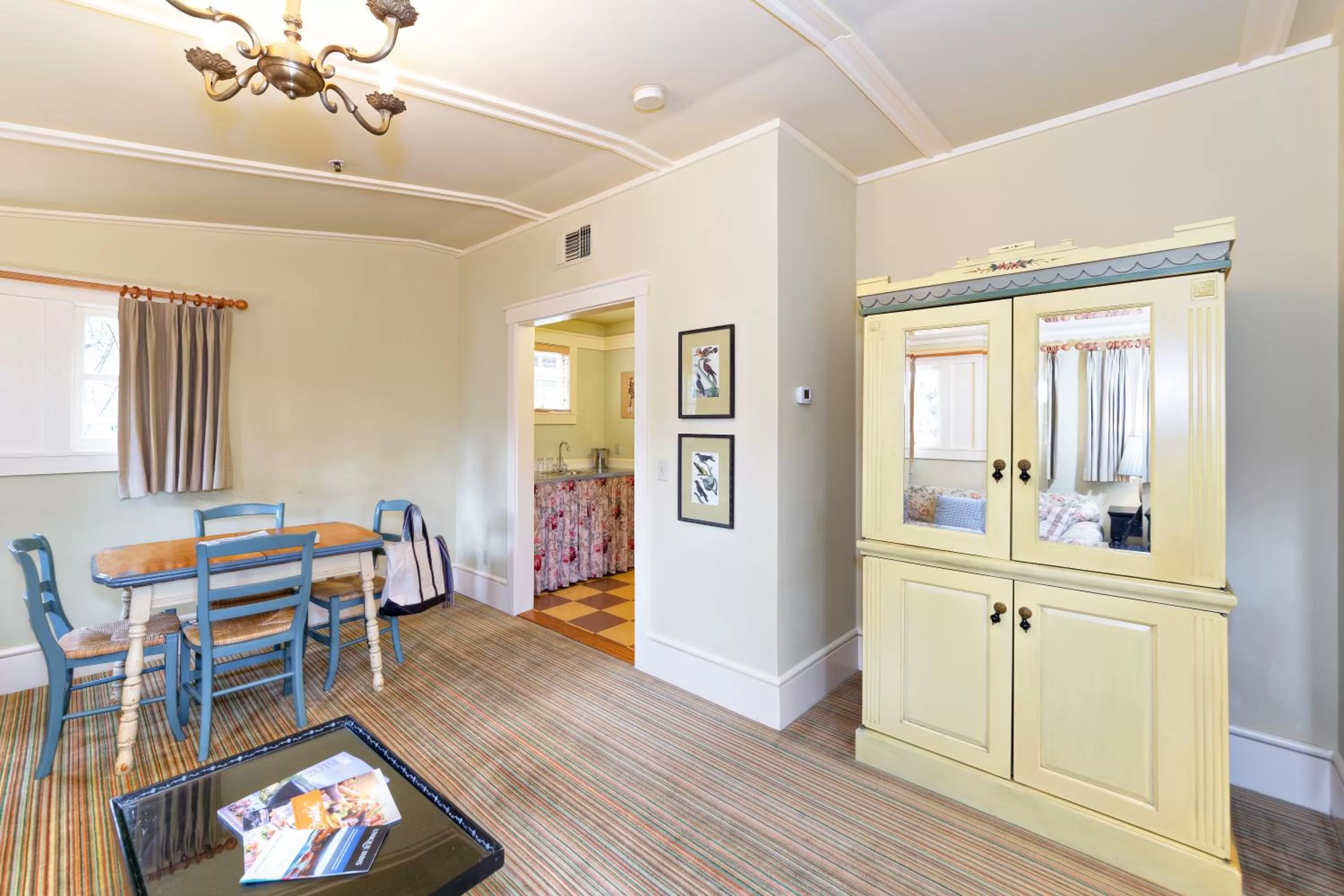 Kitchen or kitchenette in Tallman Hotel