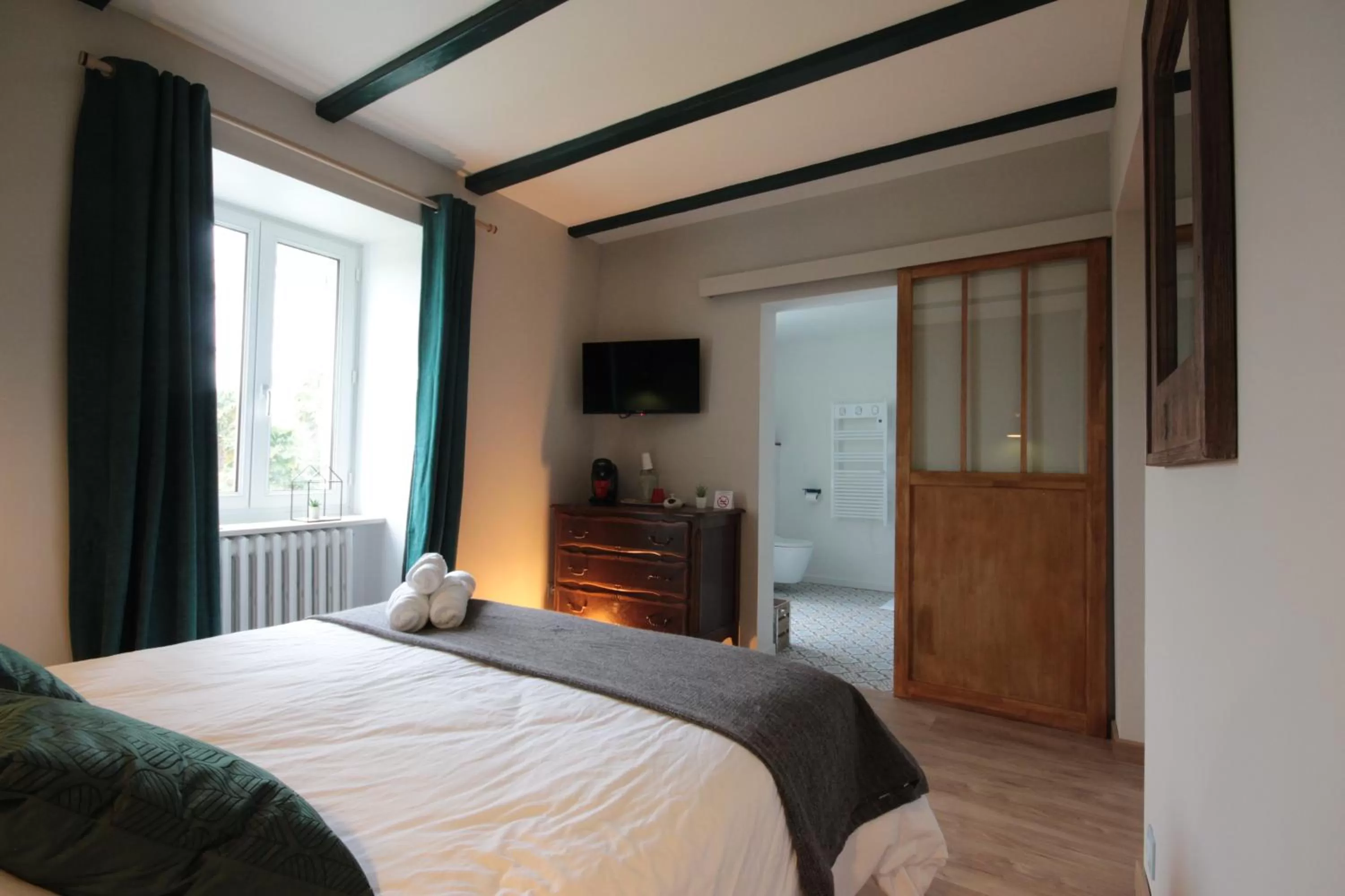 Bed in Le Manoir de Kérofil ** Gîte et chambres d'hôtes **