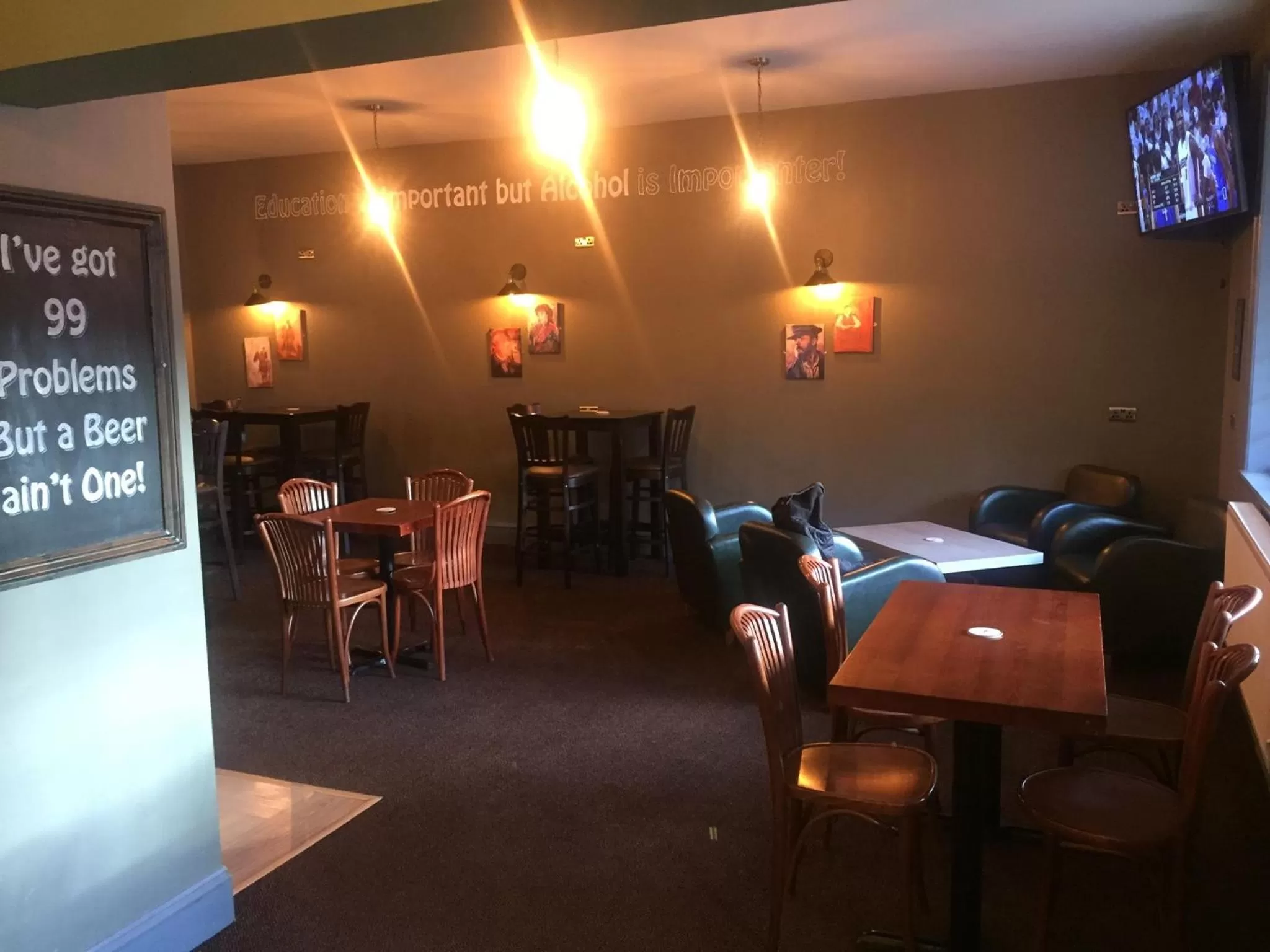 Lounge or bar in The Woodhouse Inn