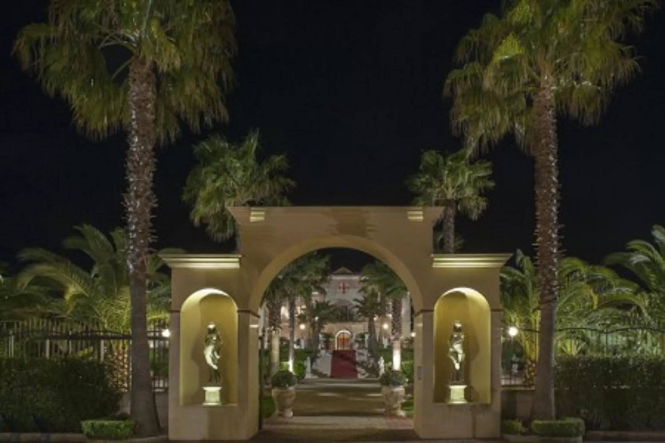 Facade/entrance in La Corte di Opaka