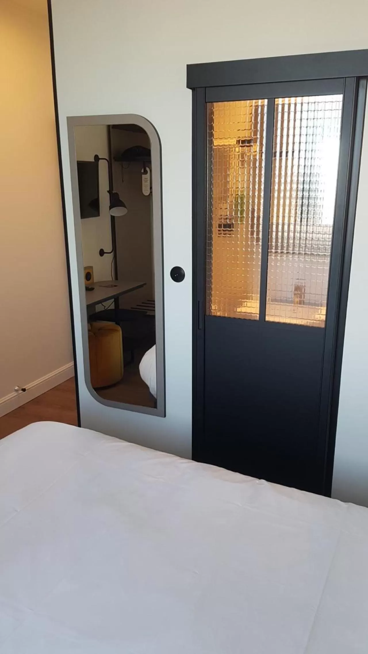 Bathroom, Bed in Grand Hôtel de Bretagne