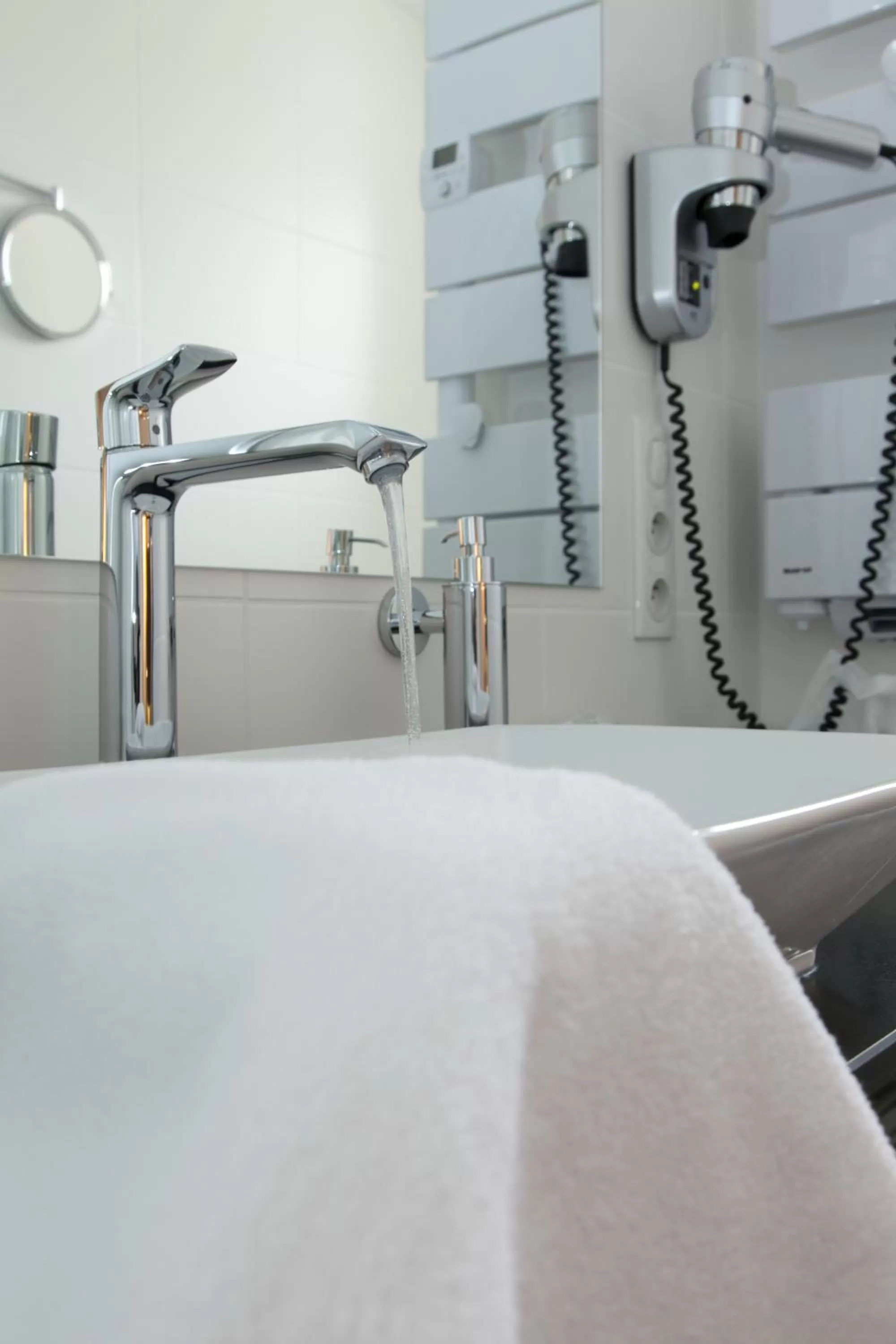 Bathroom in Hôtel des Princes, Chambéry Centre