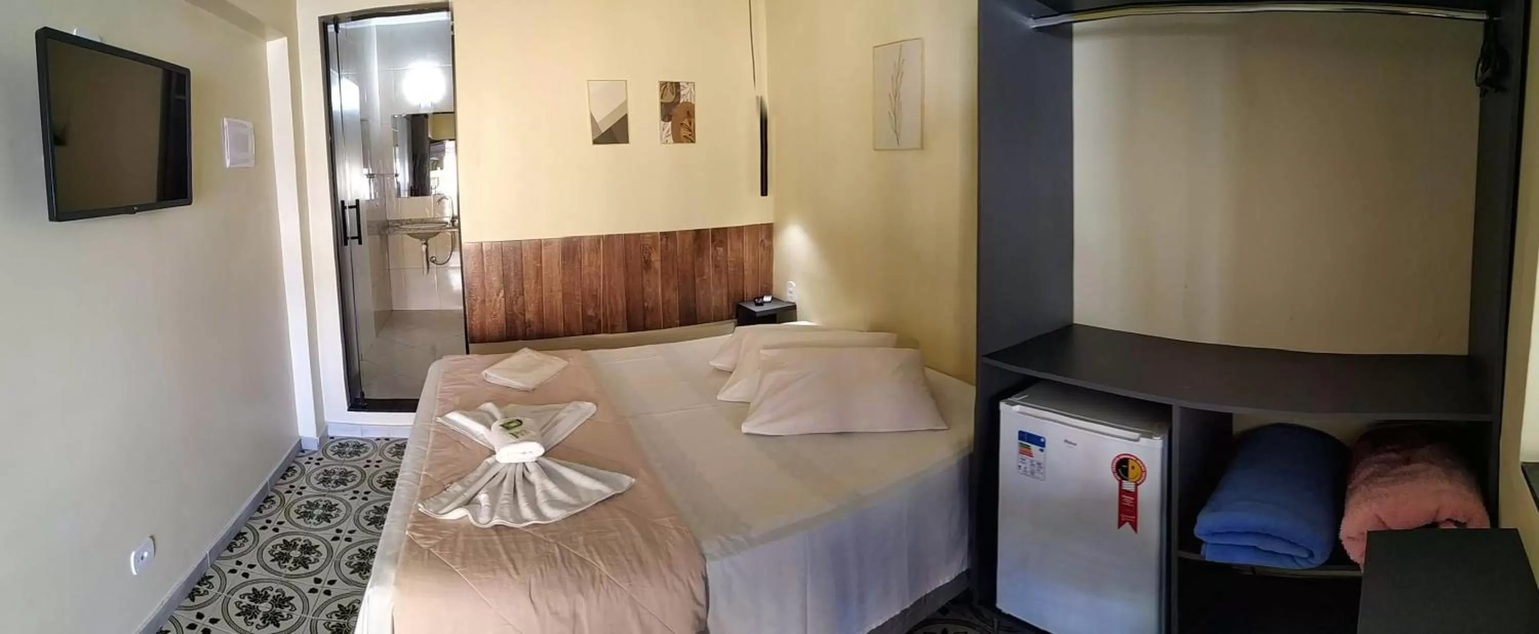 Photo of the whole room, Bed in Hotel Garfo de Ouro