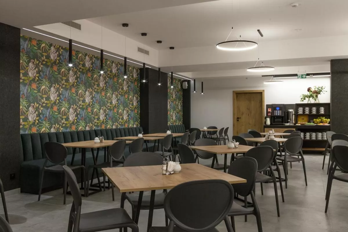 Restaurant/places to eat in Hotel Alexander