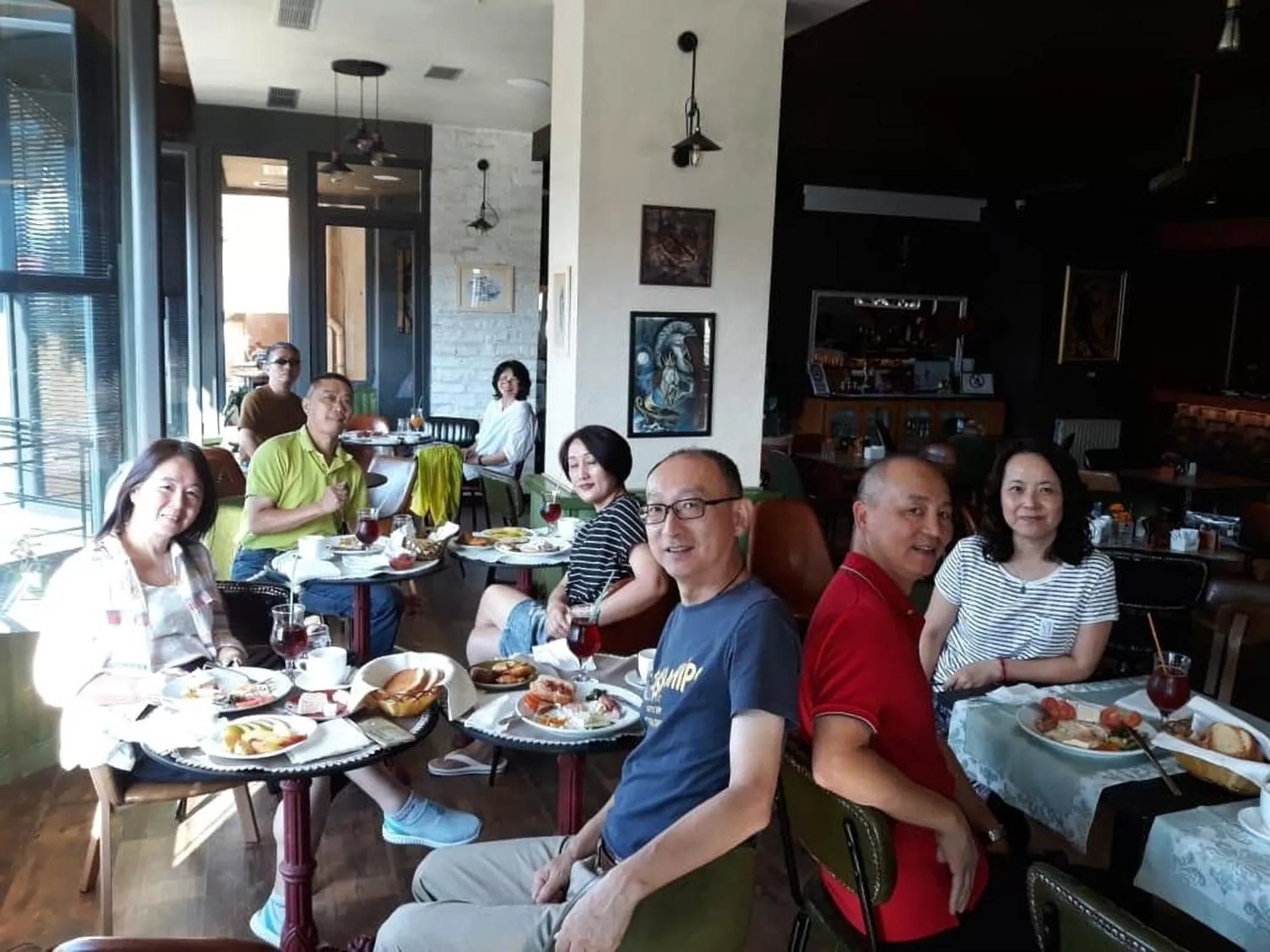 Restaurant/places to eat in Hotel The First