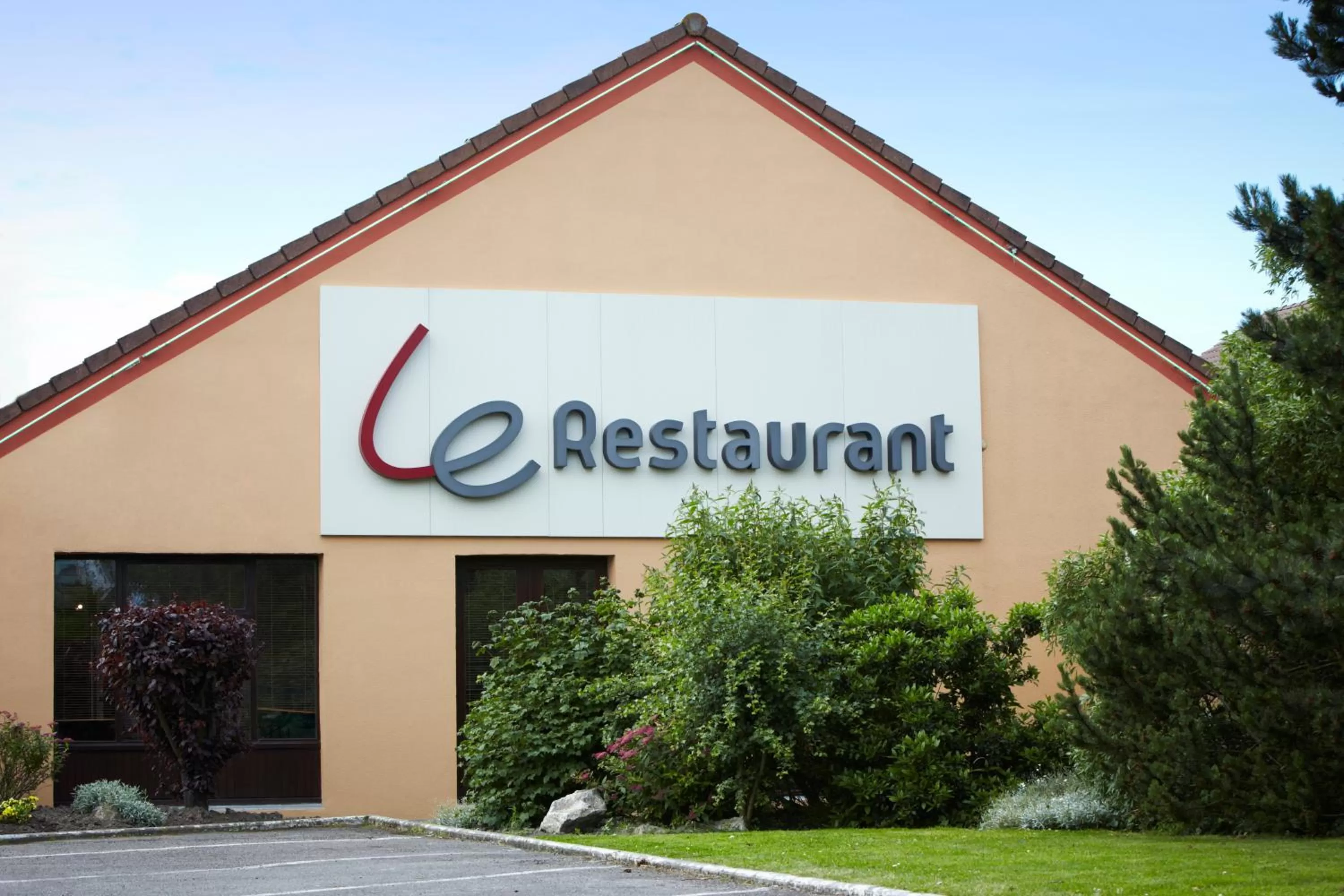 Restaurant/places to eat in Campanile Calais