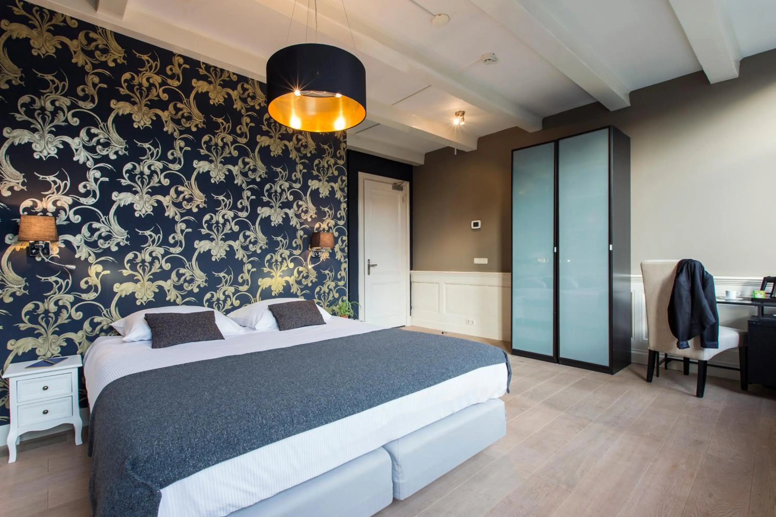 Bedroom, Bed in Grand Canal Boutique Hotel