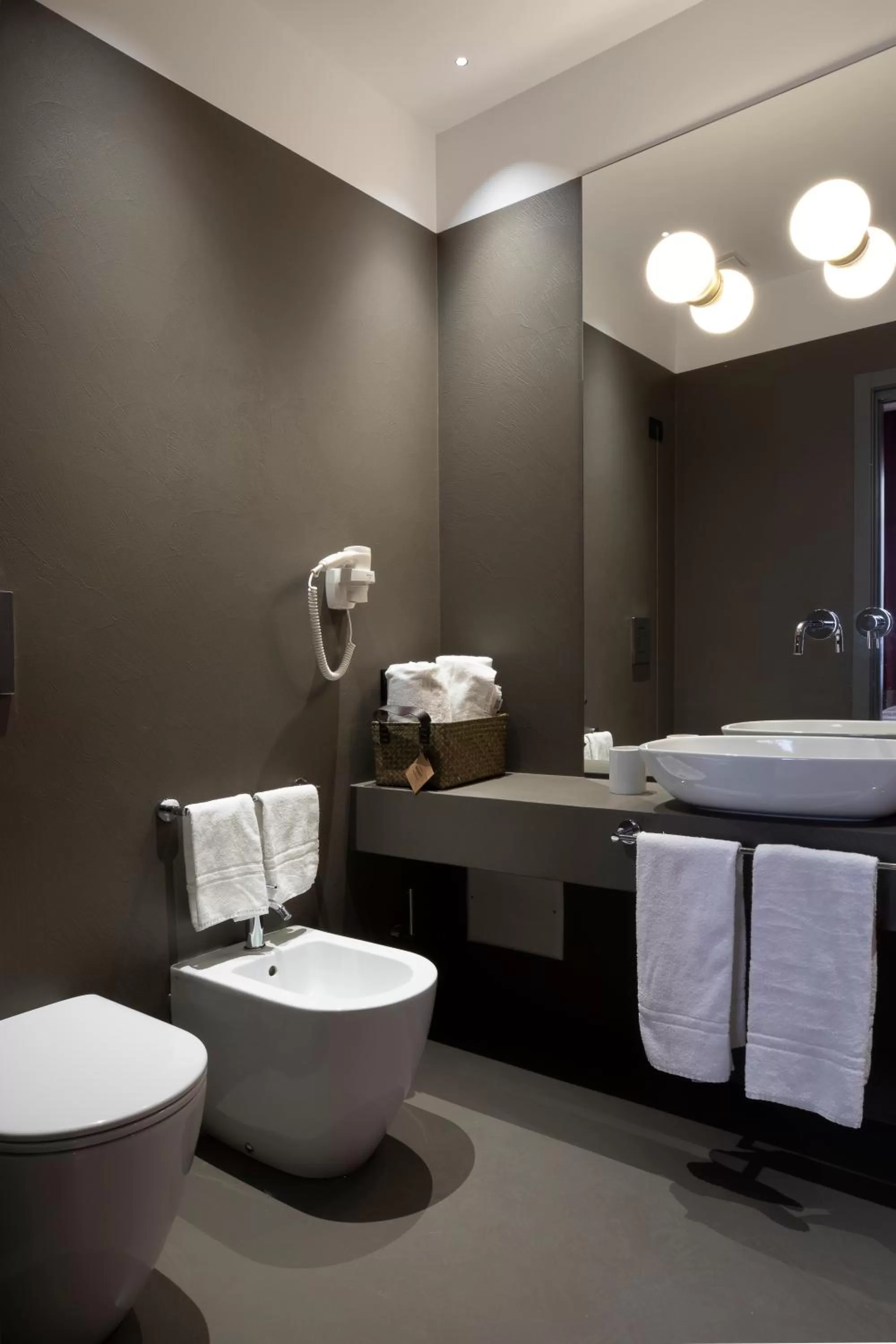 Toilet in Re Sale Boutique Hotel